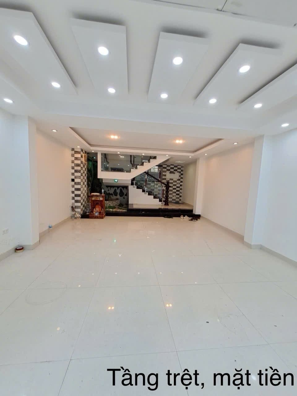 Nhà nguyên căn 3 tầng có sân rộng phù hợp kinh doanh sạch sẽ - Ảnh 6