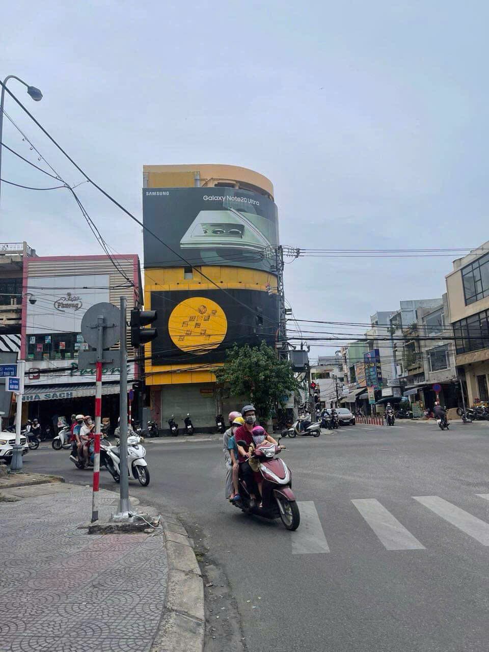 Nhà 4 tầng có tầng lửng tại Lý Thái Tổ - Hoàng Hoa Thám, diện tích lớn phù hợp kinh doanh - Ảnh 2