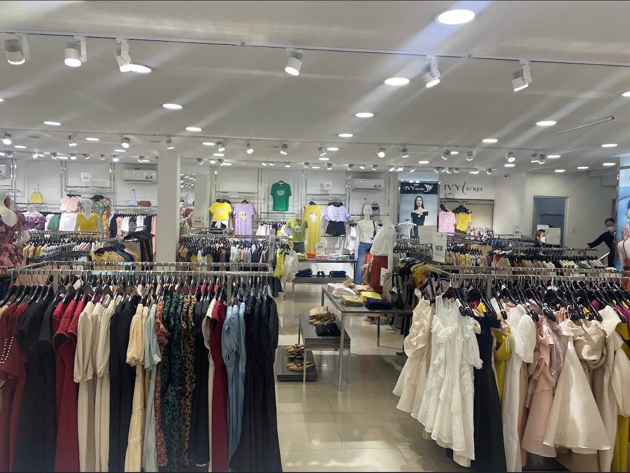 Nhà mặt tiền 2,5 tầng gần Nguyễn Văn Linh - Ảnh 1