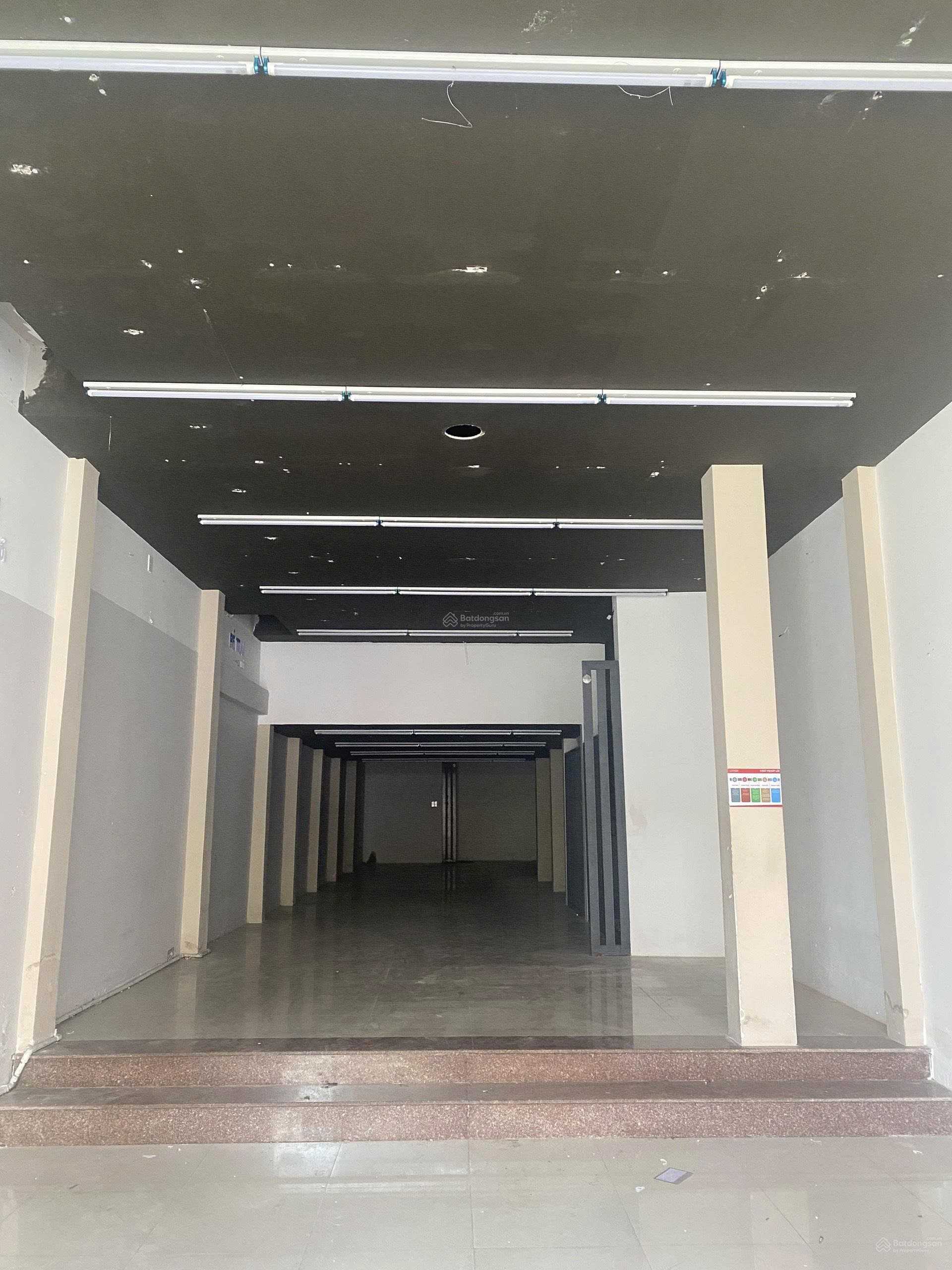 Nhà nguyên căn 2,5 tầng mặt tiền Lê Duẩn - Ảnh 2