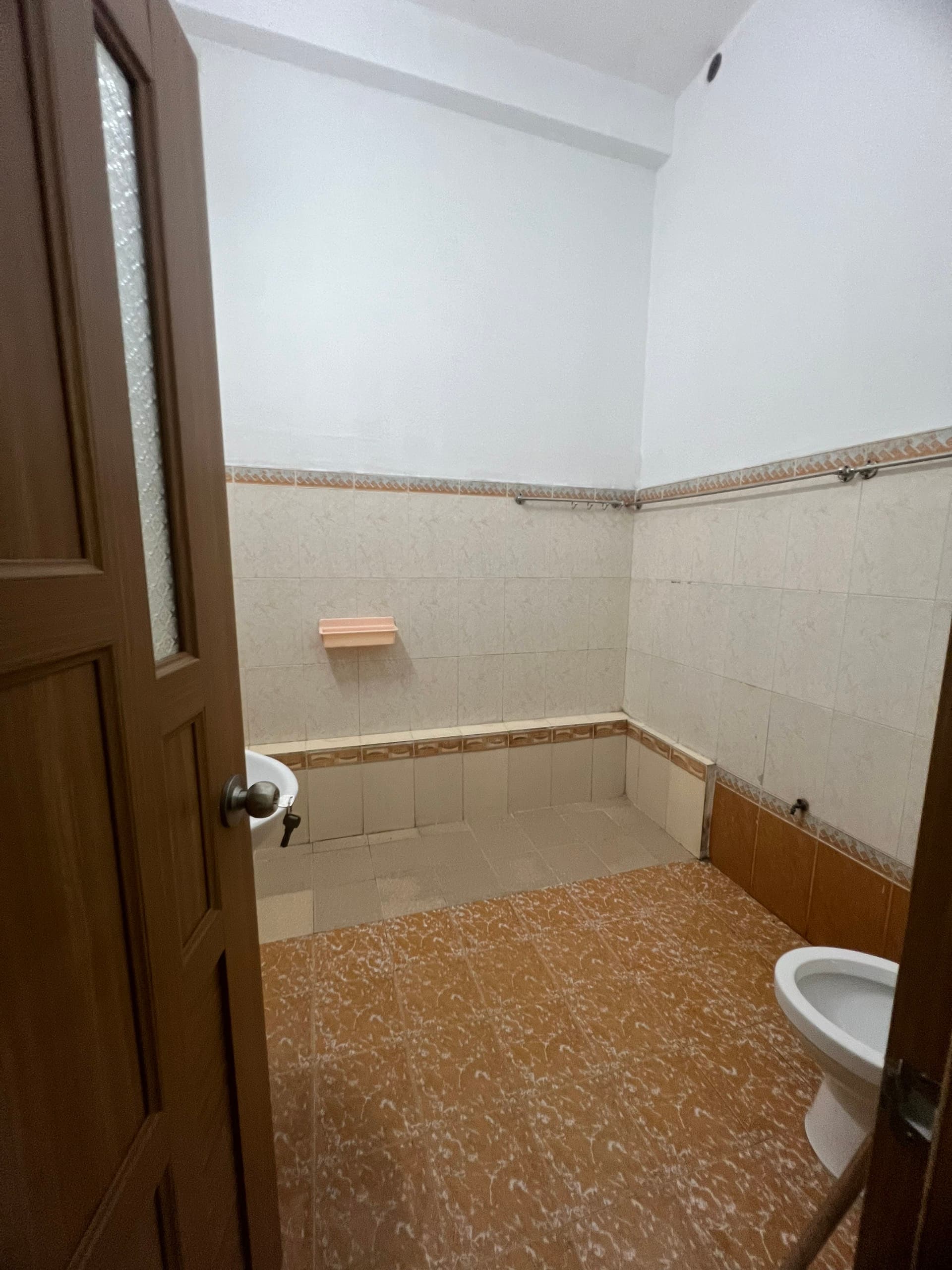 Nhà nguyên căn 3 tầng đường Duy Tân - Ảnh 2