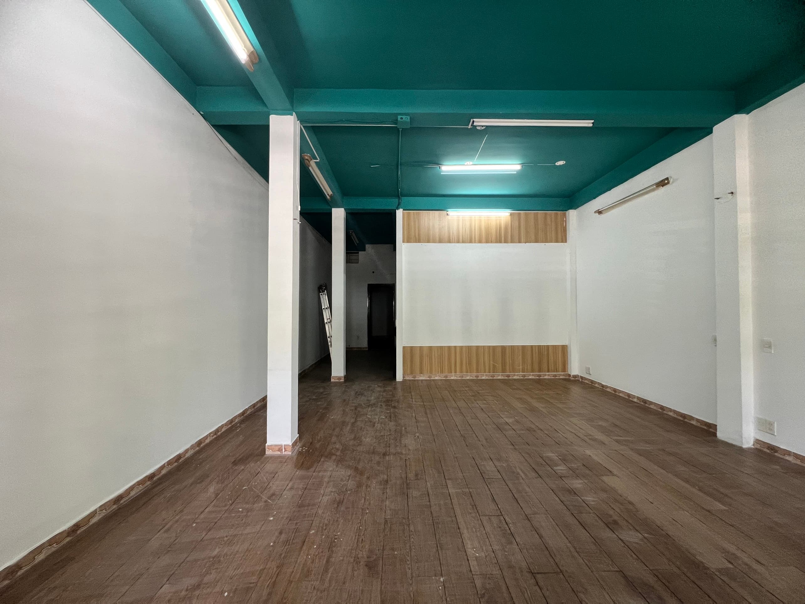 Nhà nguyên căn 3 tầng đường Duy Tân - Ảnh 3