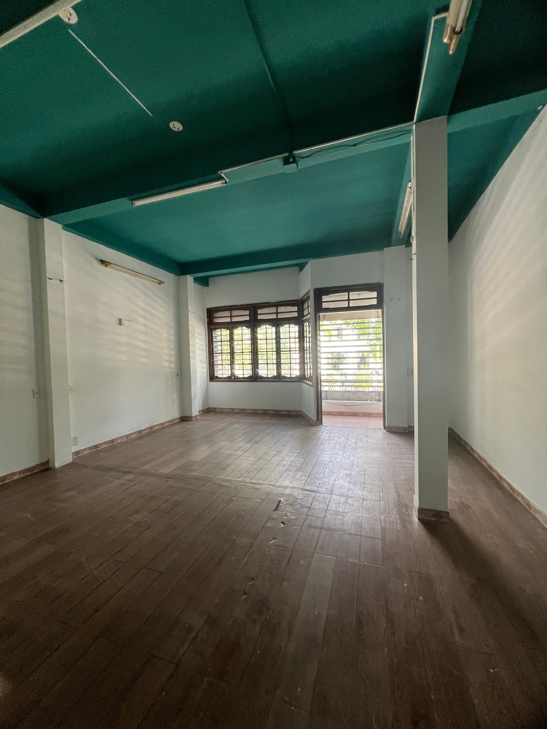 Nhà nguyên căn 3 tầng đường Duy Tân - Ảnh 4