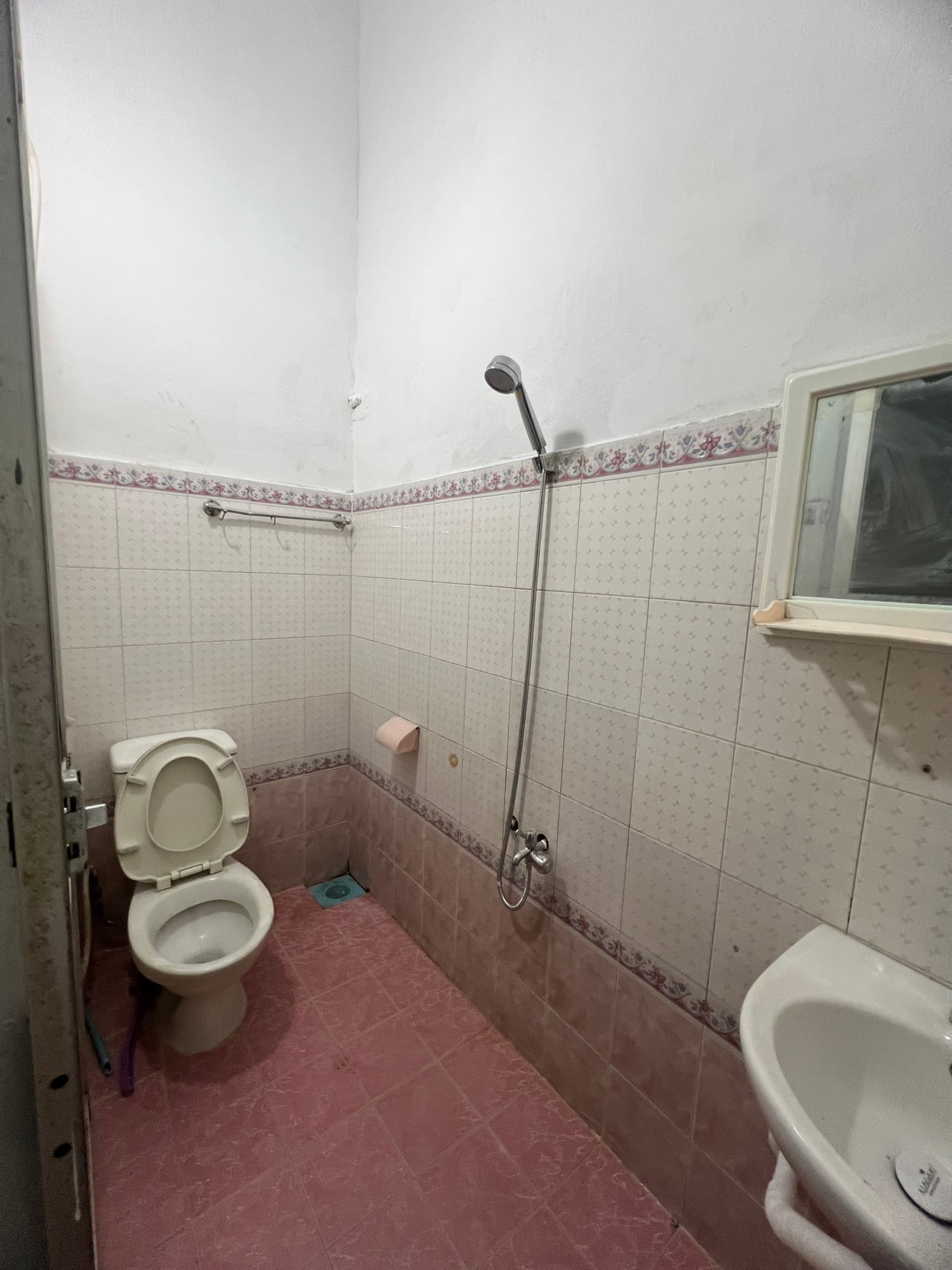 Nhà nguyên căn 3 tầng đường Duy Tân - Ảnh 6