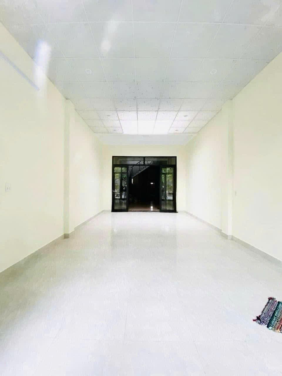 Nhà 2,5 tầng mặt tiền Hàn Thuyên, diện tích 125m2, phù hợp kinh doanh sạch sẽ - Ảnh 1