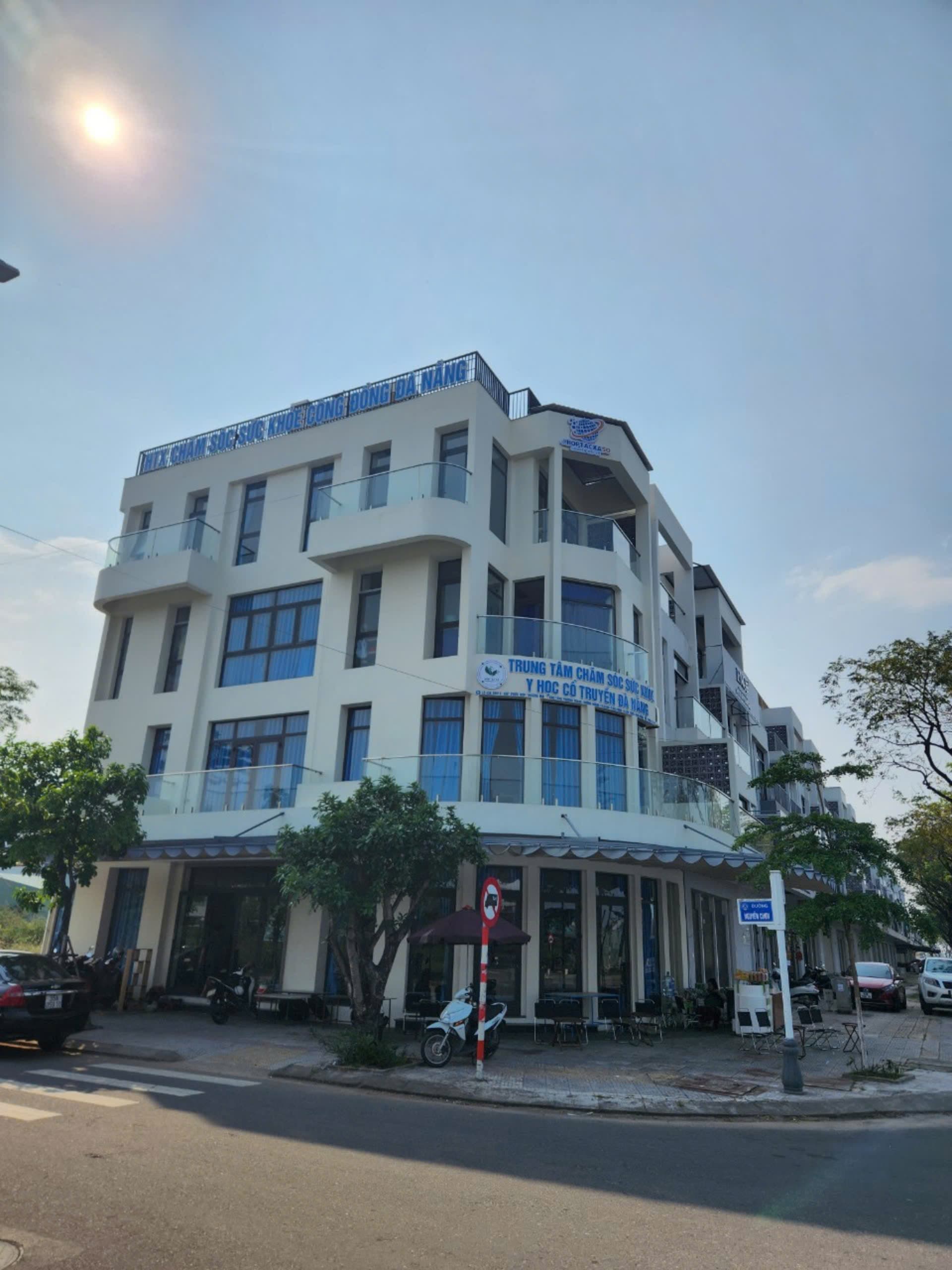 Văn phòng cho thuê nguyên tòa 4 tầng có thang máy tại Hoàng Thị Loan - Ảnh 1