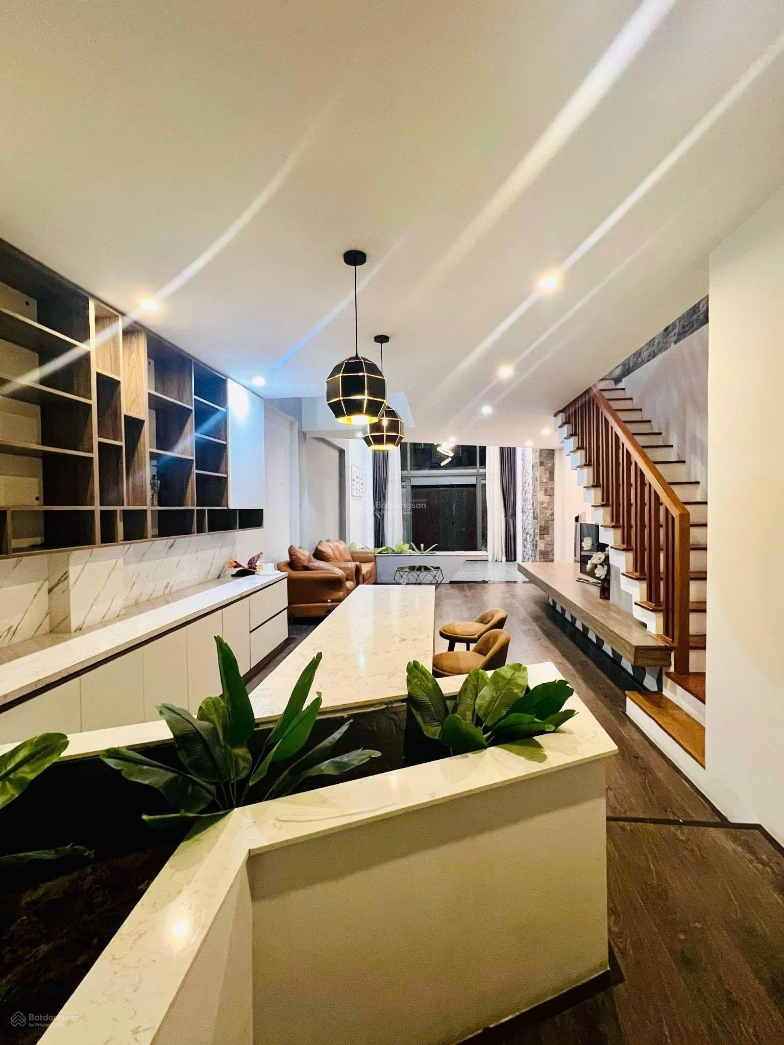 Nhà nguyên căn 5 tầng đường Hồ Huân Nghiệp, Ngũ Hành Sơn, diện tích 100m2, phù hợp để ở - Ảnh 2