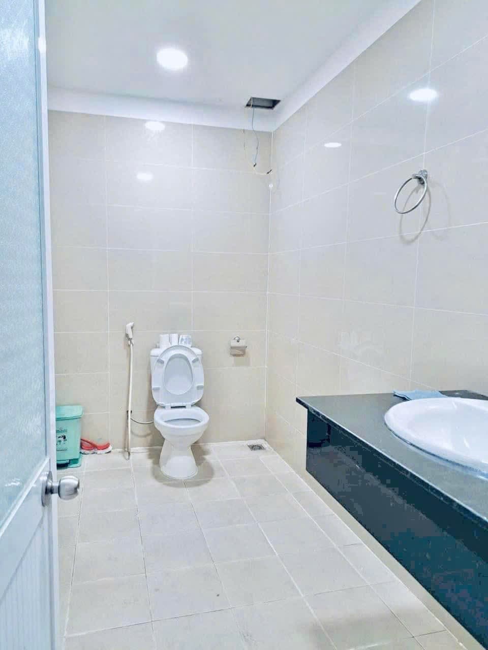 Mặt bằng trống suốt 2 tầng đường Núi Thành, phù hợp kinh doanh đa ngành nghề - Ảnh 3