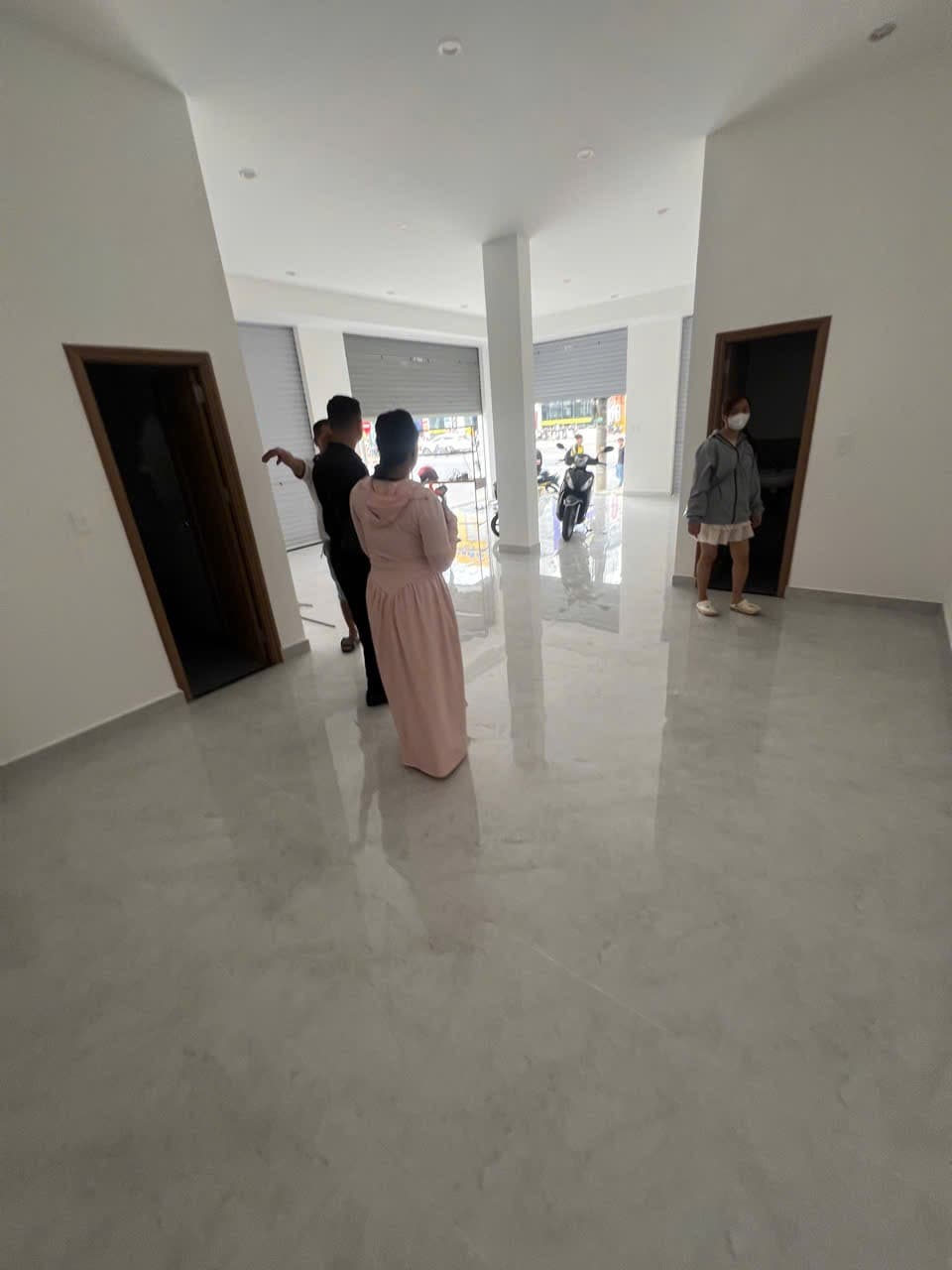 Mặt bằng kinh doanh riêng 70m2 mới xây có toilet tại Tôn Đức Thắng - Ảnh 1