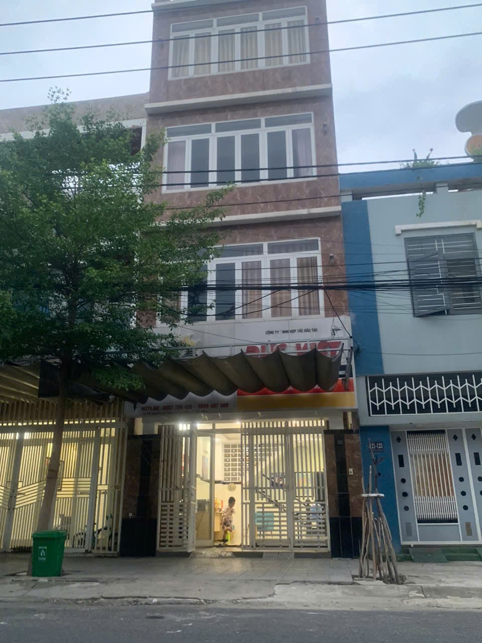 Nhà nguyên căn 4,5 tầng gần trường quốc tế Skyline, diện tích 100m2, phù hợp văn phòng hoặc kinh doanh - Ảnh 1