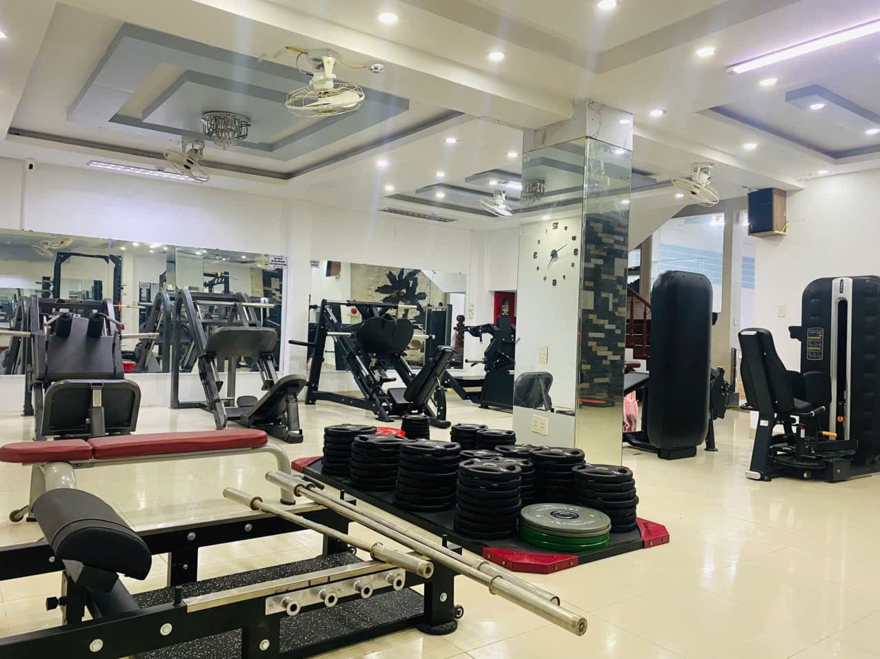 Nhà 4 tầng diện tích 200m² tại Ngô Quyền, phù hợp để ở hoặc kinh doanh - Ảnh 1