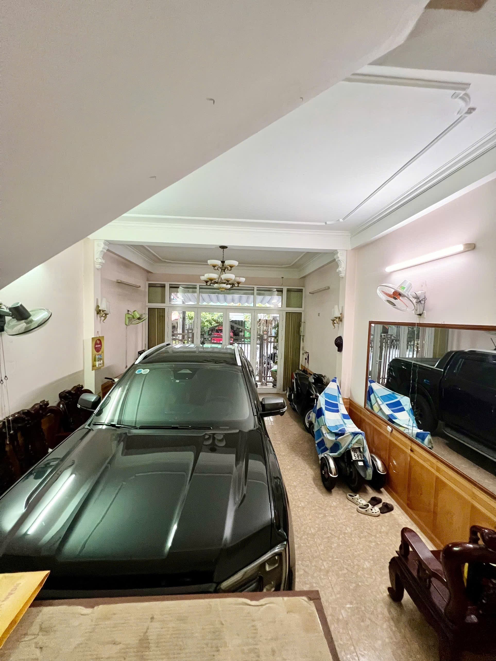 Nhà nguyên căn 4 tầng đường Lê Phụng Hiểu, diện tích 100m2, phù hợp đại gia đình và kinh doanh - Ảnh 1