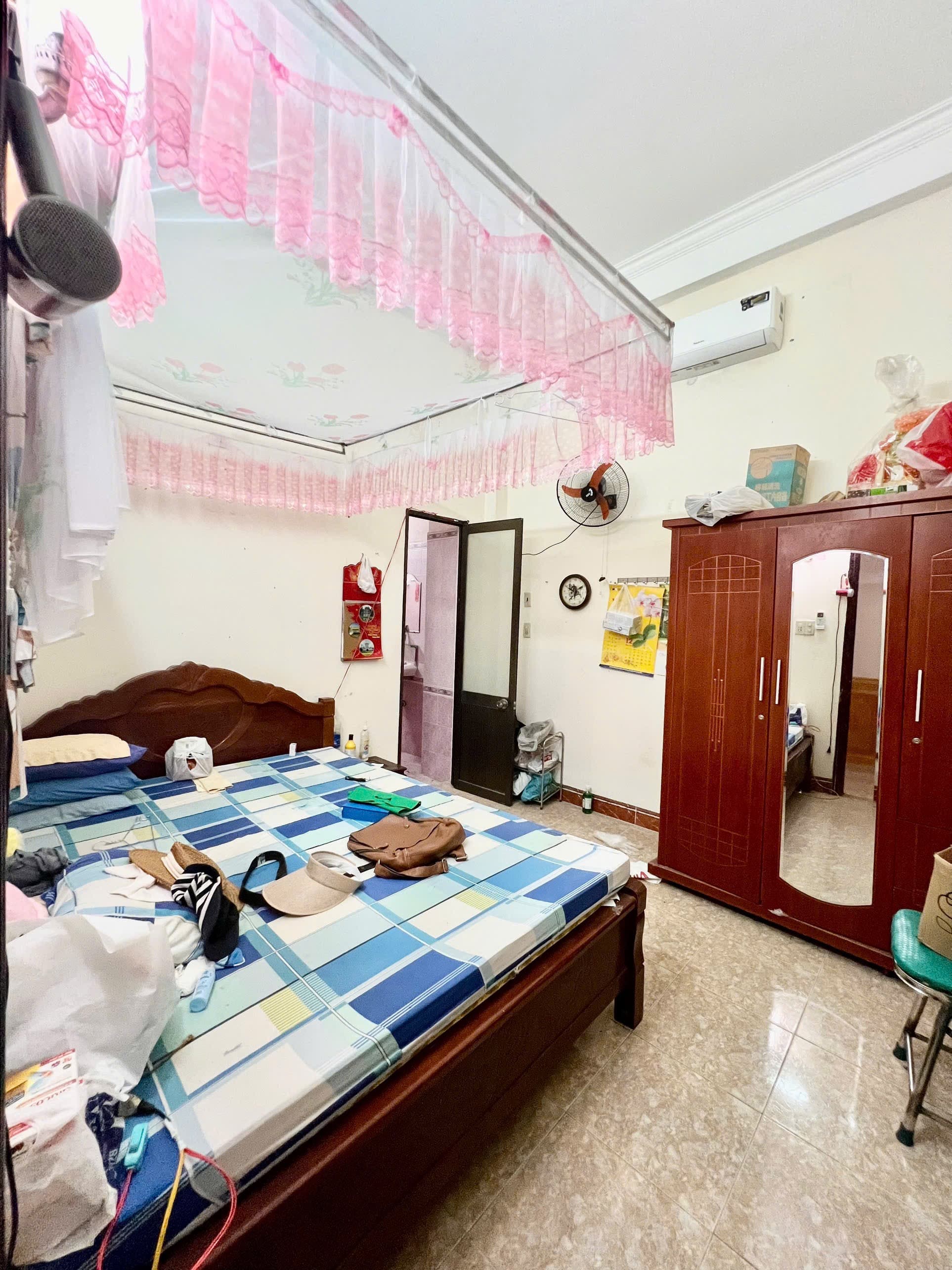 Nhà nguyên căn 4 tầng đường Lê Phụng Hiểu, diện tích 100m2, phù hợp đại gia đình và kinh doanh - Ảnh 4