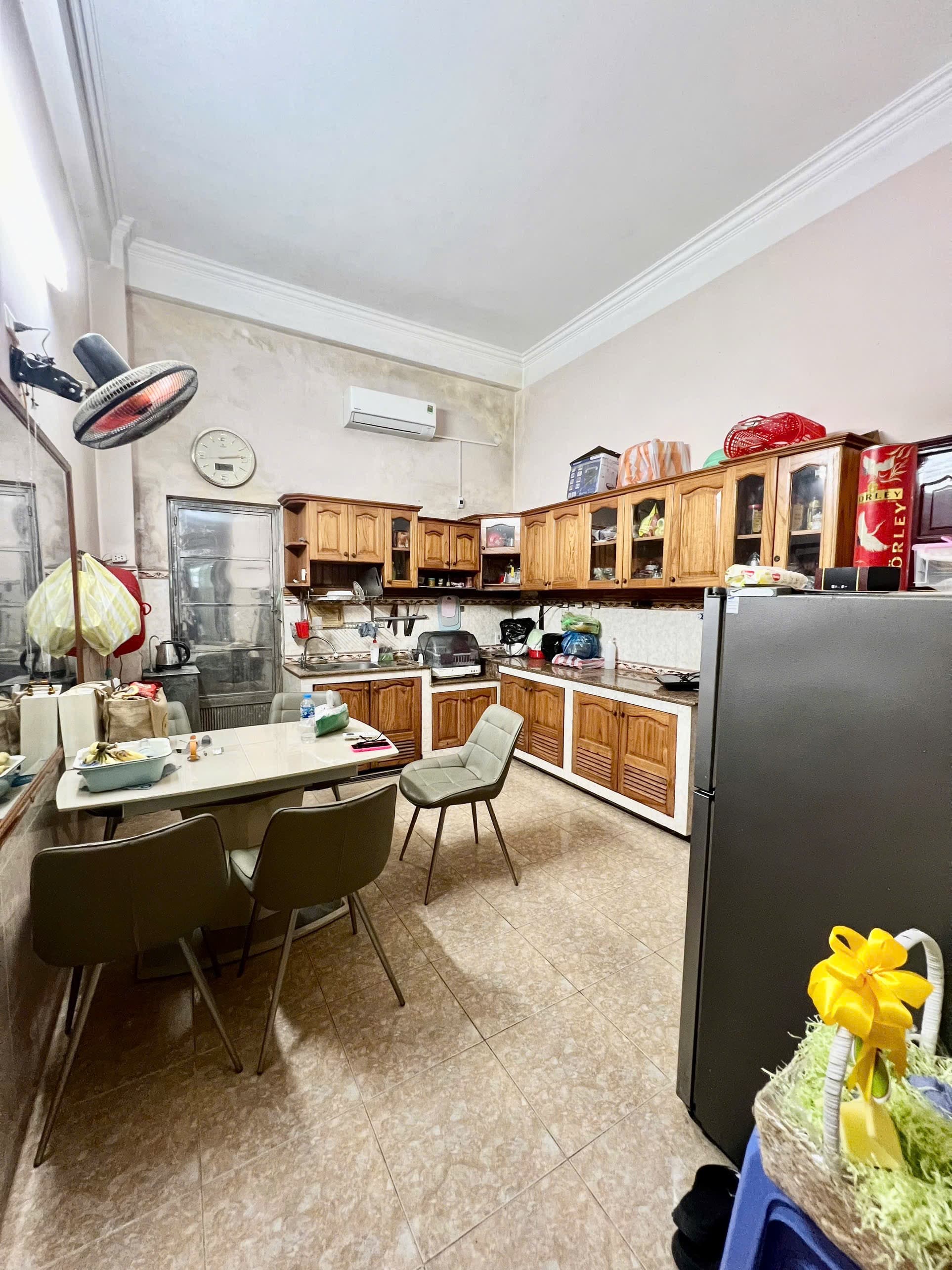 Nhà nguyên căn 4 tầng đường Lê Phụng Hiểu, diện tích 100m2, phù hợp đại gia đình và kinh doanh - Ảnh 5