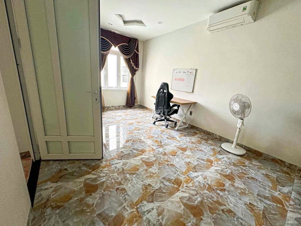 Biệt thự 3 tầng có sân vườn xanh mát tại Phú Lộc 1, phù hợp để ở hoặc làm văn phòng - Ảnh 1