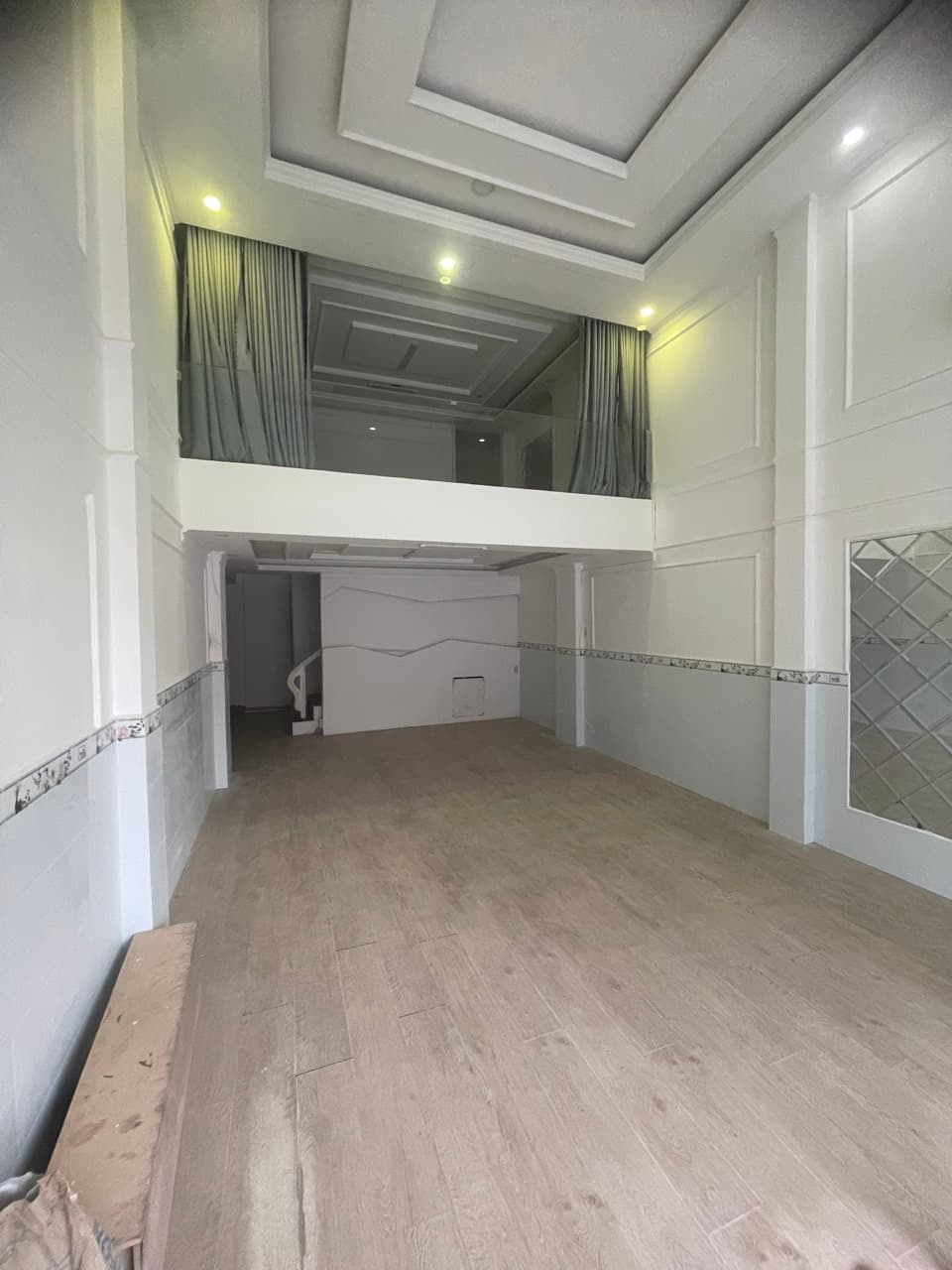 Nhà hình chữ L 3 tầng diện tích 165m2 tại Lê Duẩn, mỗi tầng có toilet riêng - Ảnh 1