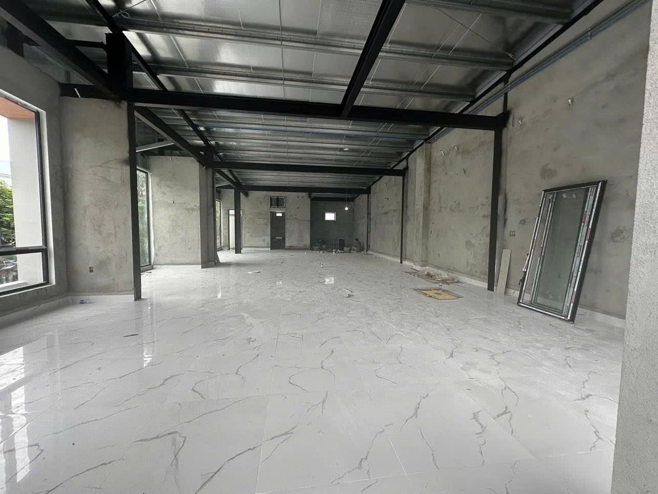 Mặt bằng trống suốt tầng 2 lô góc Kinh Dương Vương - Hồ Tùng Mậu, diện tích 200m2, phù hợp thuê kinh doanh - Ảnh 2