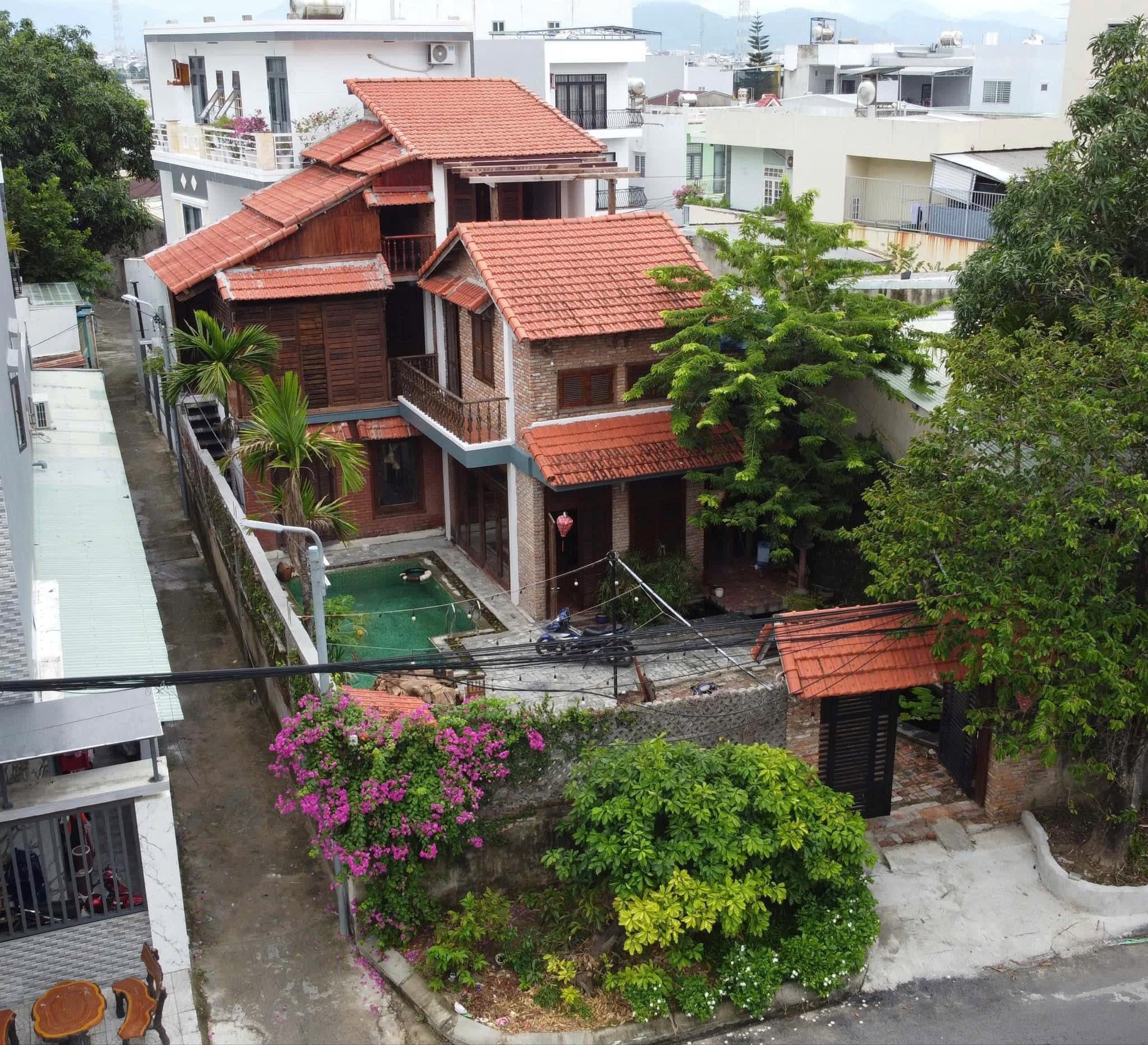 Nhà ở 3 tầng đường K20, Ngũ Hành Sơn, diện tích 230m2, có hồ bơi và sân vườn - Ảnh 1