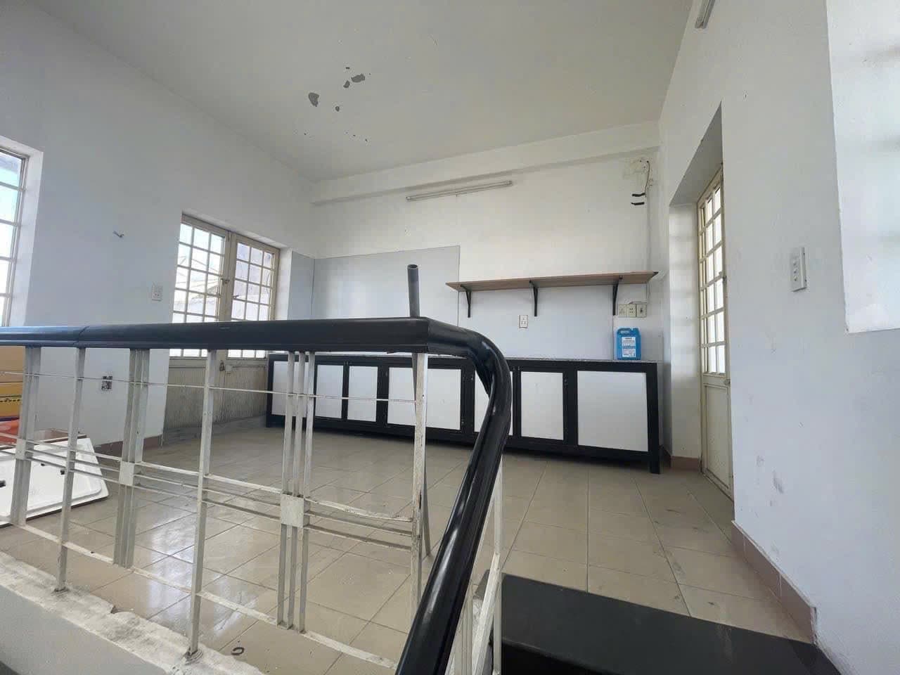 Nhà nguyên căn 5 tầng đường 2 tháng 9, phù hợp để ở hoặc kinh doanh gần cv Apec, Cầu Rồng - Ảnh 4