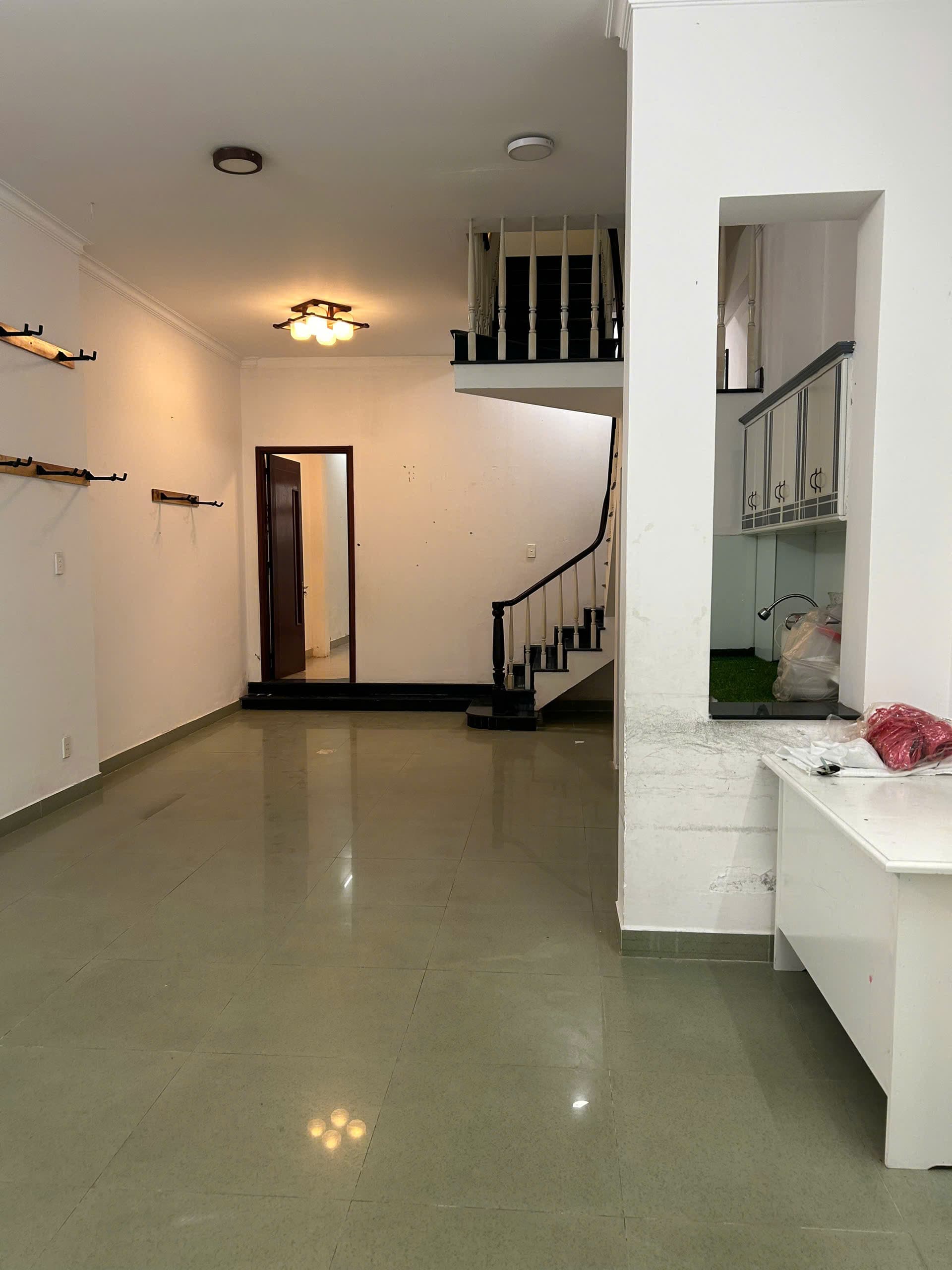 Nhà nguyên căn 3 tầng diện tích 95m2 tại Quang Trung, phù hợp để ở và kinh doanh - Ảnh 3