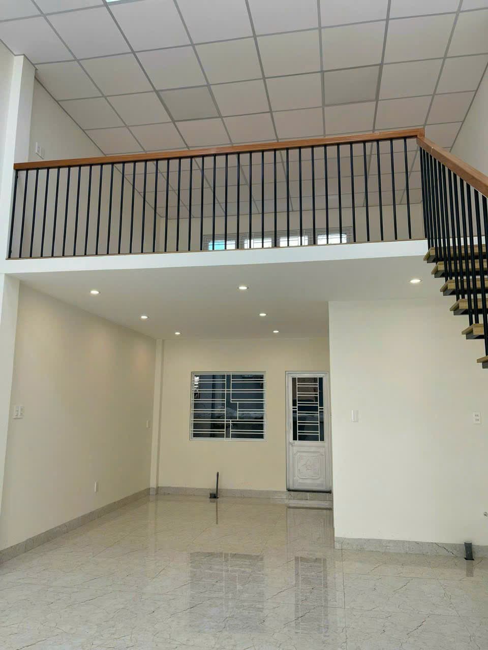 Nhà nguyên căn cấp 4 mặt tiền Man Thiện, diện tích 96m2, phù hợp văn phòng và kho bãi - Ảnh 3