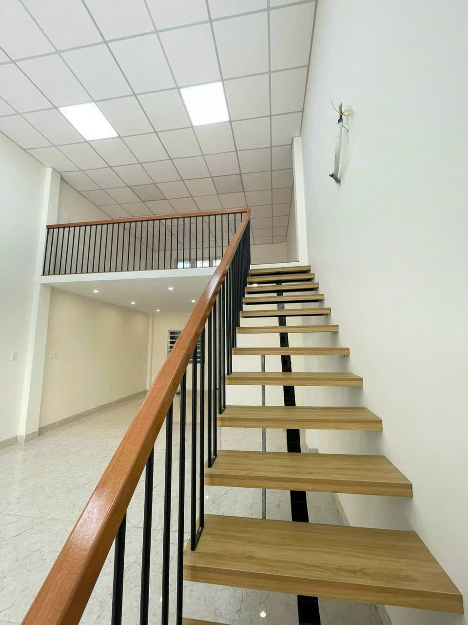 Nhà nguyên căn cấp 4 mặt tiền Man Thiện, diện tích 96m2, phù hợp văn phòng và kho bãi - Ảnh 6