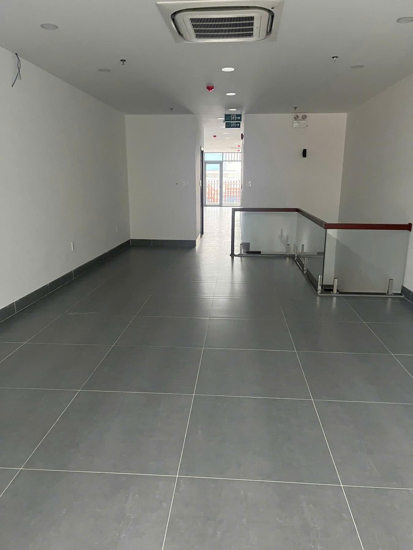 Mặt bằng kinh doanh 121m2 mỗi tầng, có thang máy, phù hợp văn phòng tại Nguyễn Phong Sắc - Ảnh 2