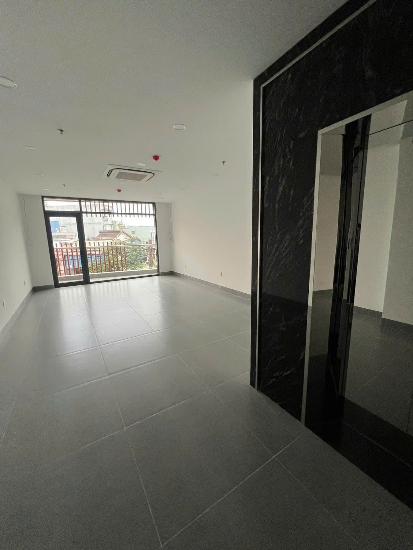 Mặt bằng kinh doanh 121m2 mỗi tầng, có thang máy, phù hợp văn phòng tại Nguyễn Phong Sắc - Ảnh 8