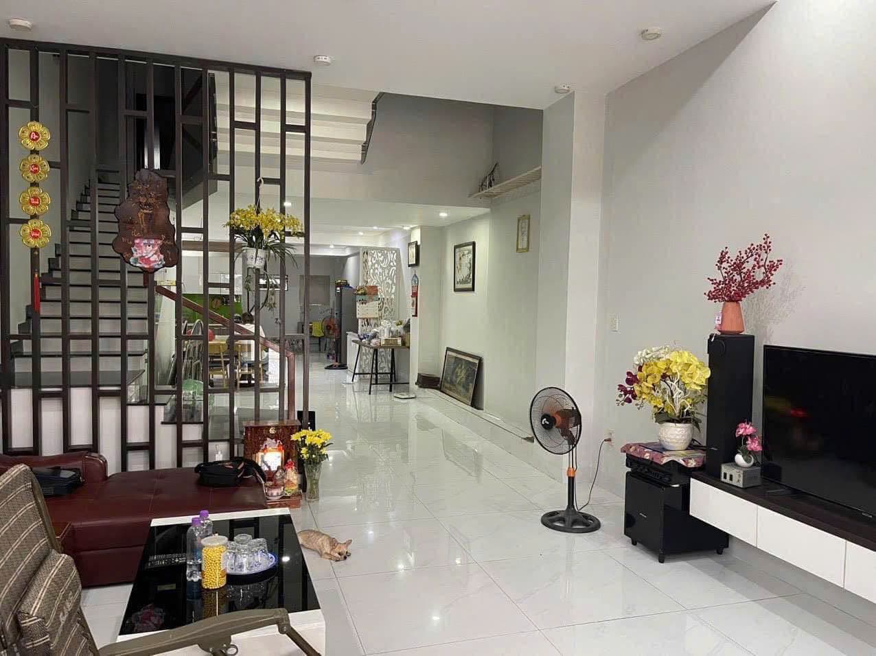 Nhà nguyên căn 3 tầng đường 5m5 Phạm Sư Mạnh - Ảnh 2