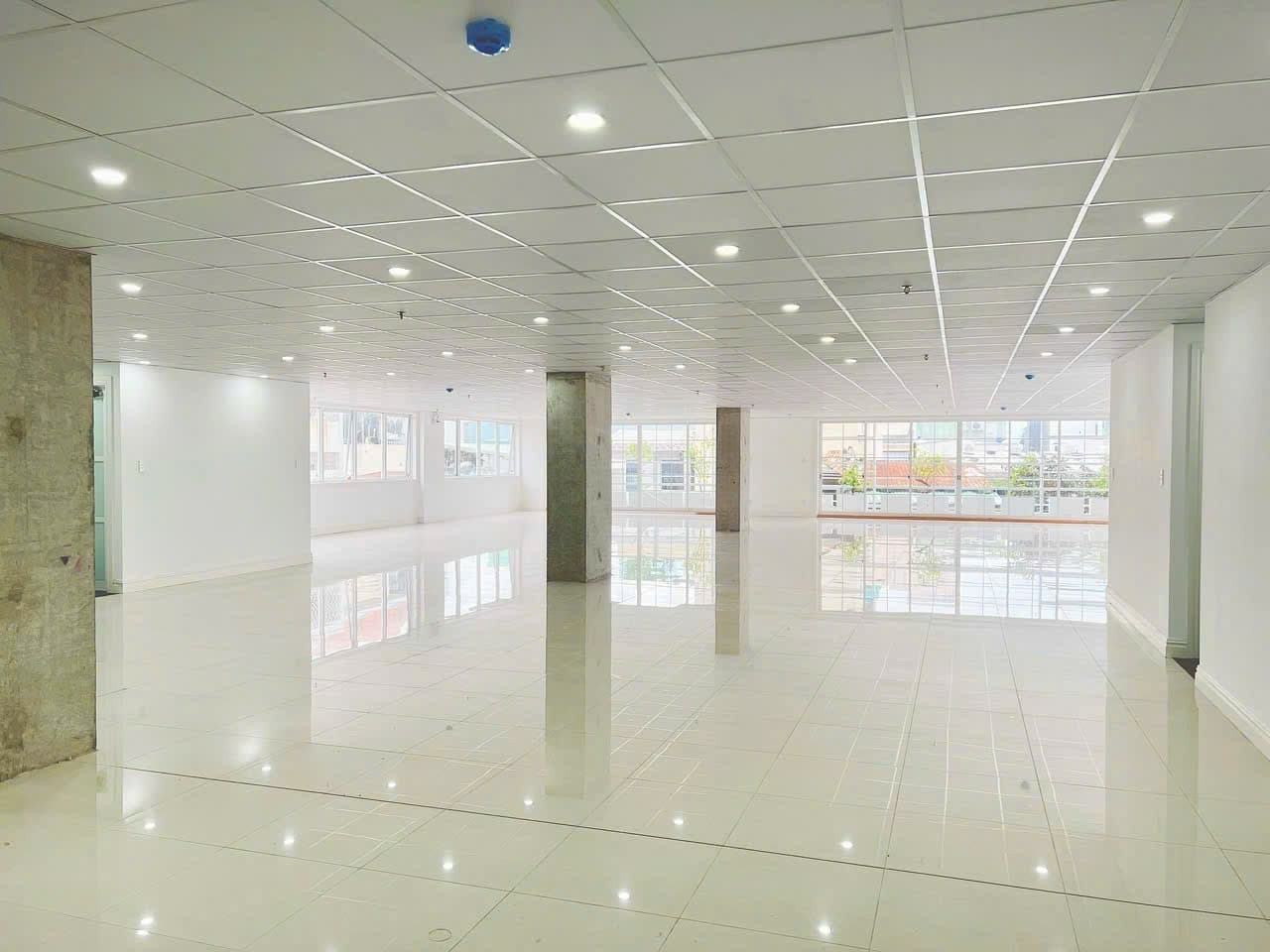 VĂN PHÒNG DIỆN TÍCH TRÊN 600M2 TẠI TÒA NHÀ ĐƯỜNG NÚI THÀNH - Ảnh 2