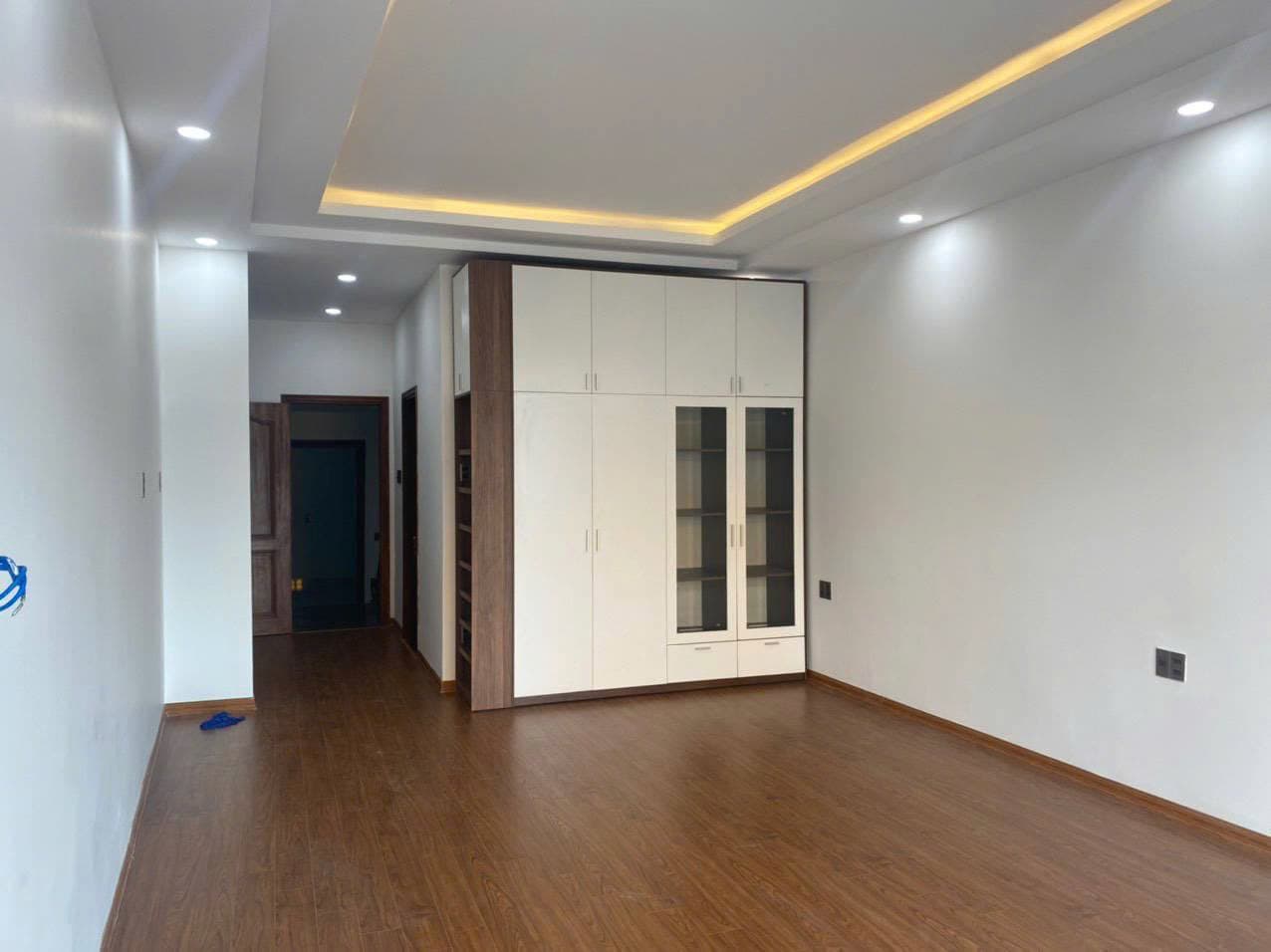 Nhà nguyên căn 4 tầng đường Lê Duẩn - Ảnh 2