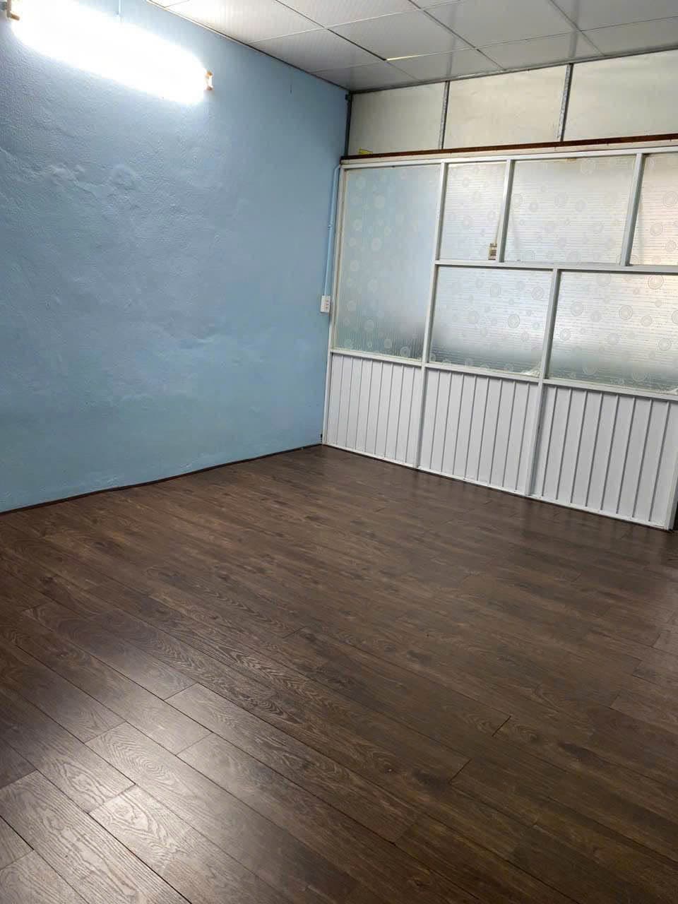 Nhà cấp 4 gác lửng mặt tiền đường Nguyễn Hoàng - Ảnh 1