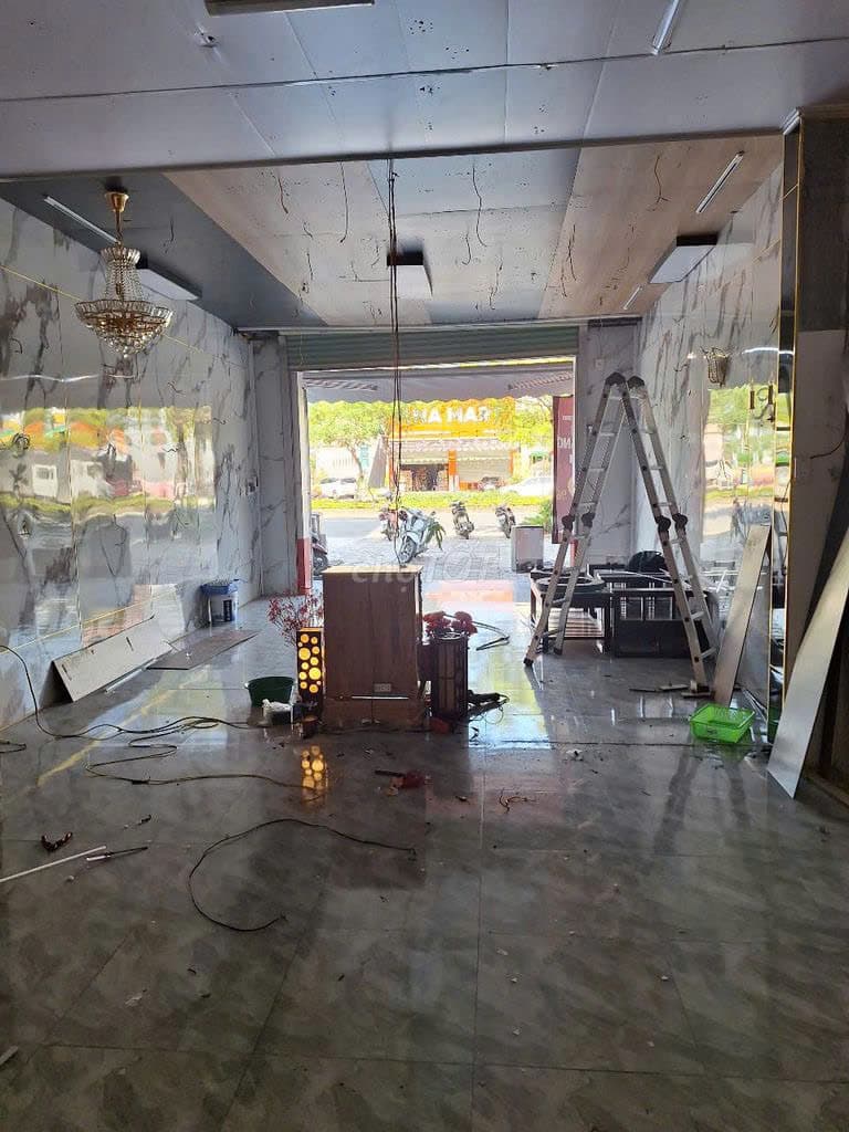 Nhà nguyên căn cấp 4 trống suốt tại Nguyễn Phước Lan - Ảnh 2