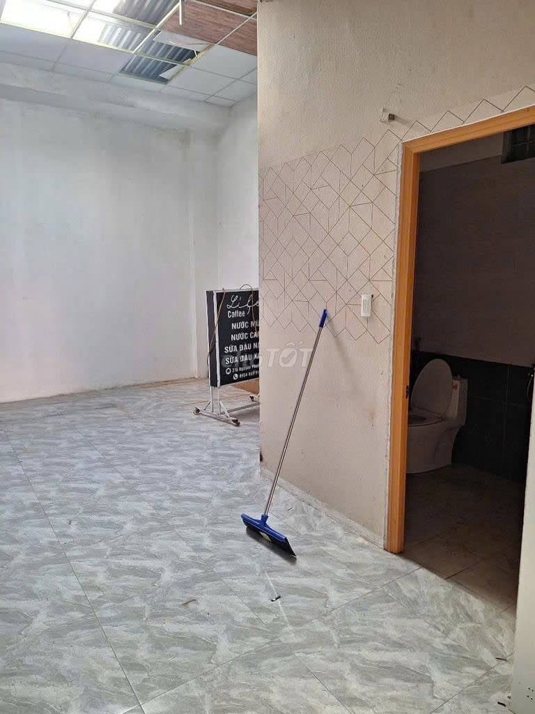 Nhà nguyên căn cấp 4 trống suốt tại Nguyễn Phước Lan - Ảnh 4