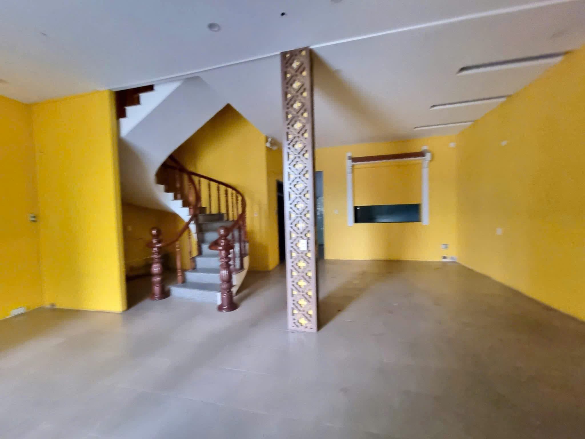 Nhà nguyên căn 3 tầng đường Trần Quang Diệu - Ảnh 1