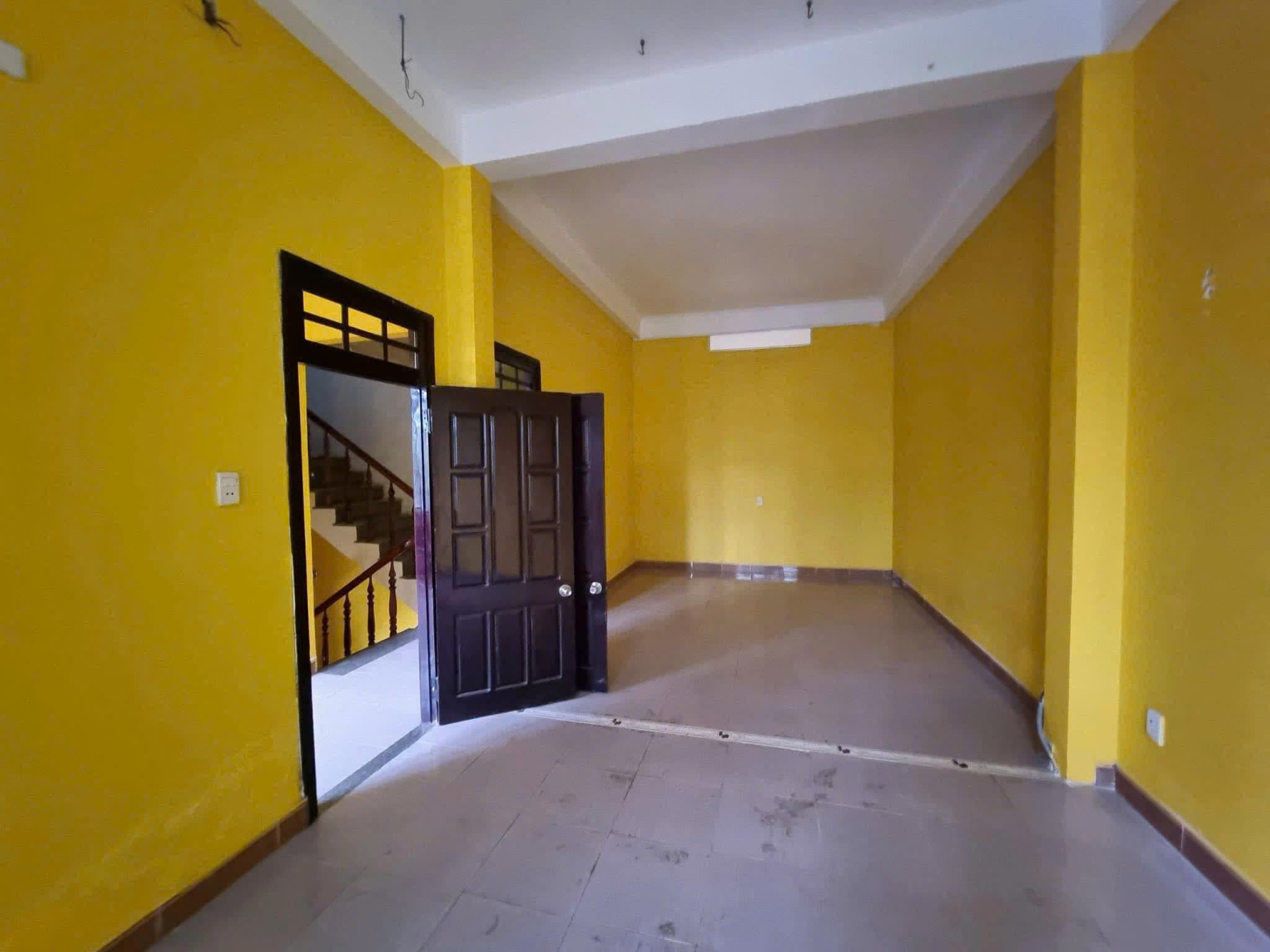 Nhà nguyên căn 3 tầng đường Trần Quang Diệu - Ảnh 2