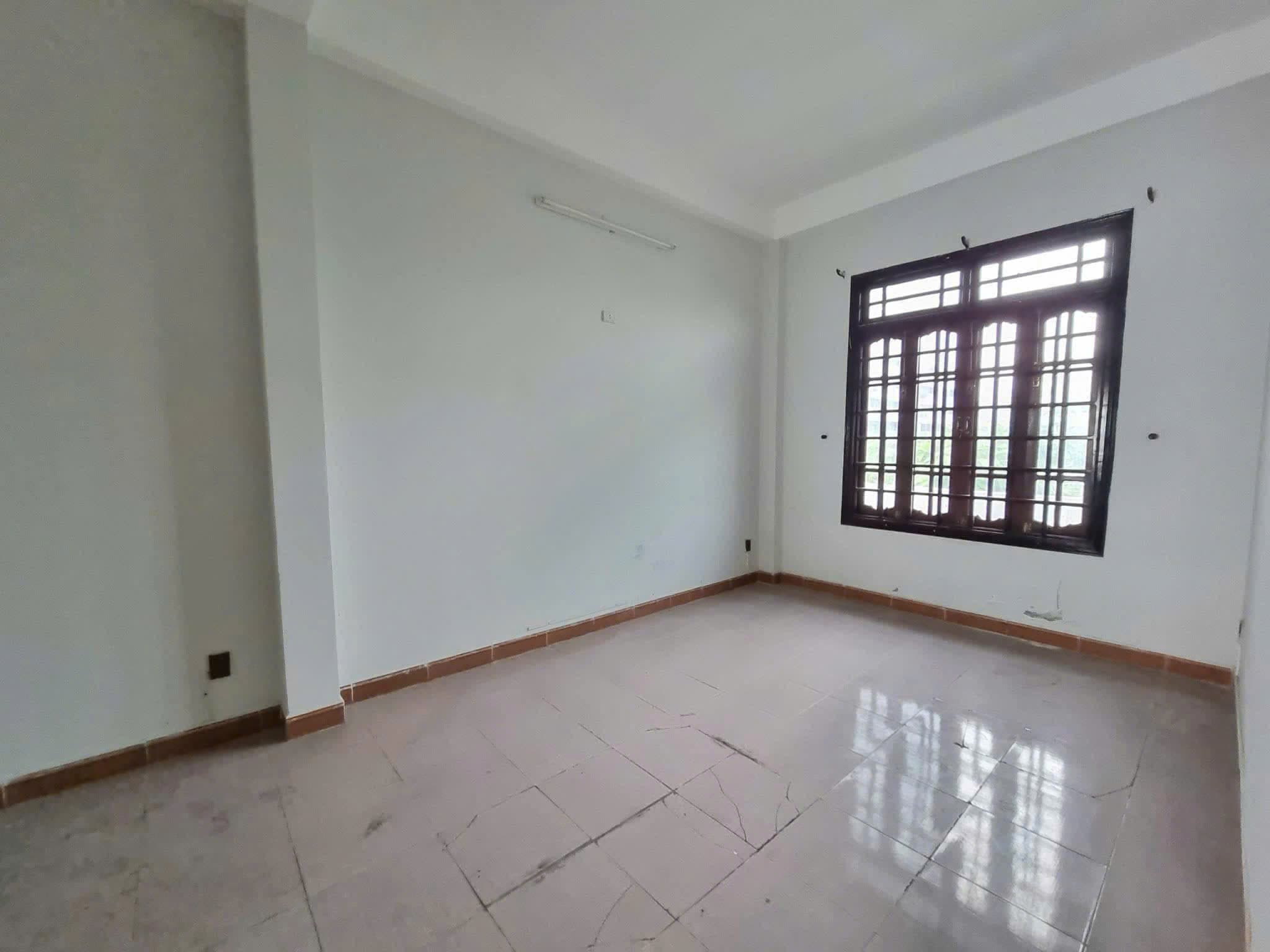 Nhà nguyên căn 3 tầng đường Trần Quang Diệu - Ảnh 4