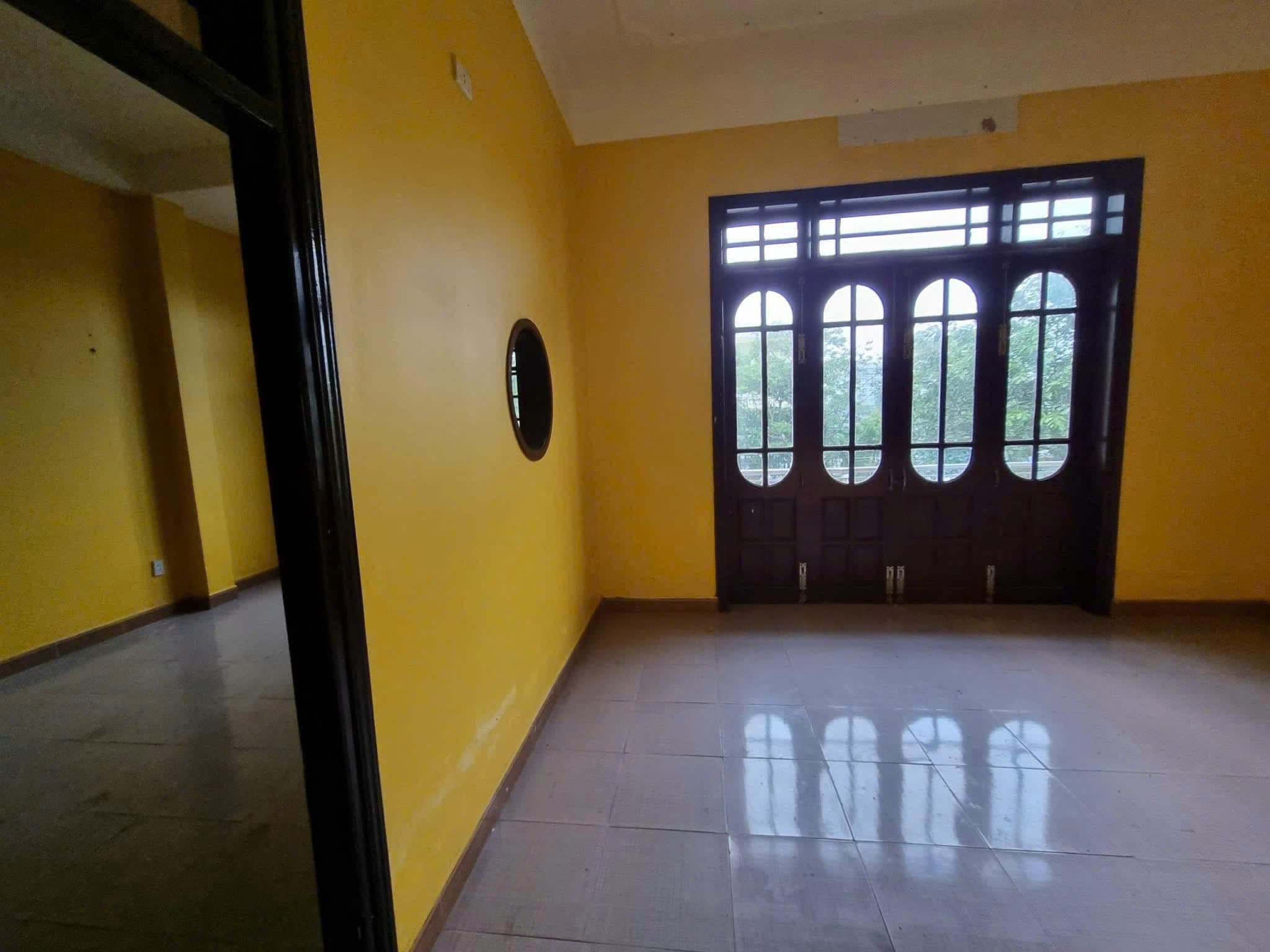 Nhà nguyên căn 3 tầng đường Trần Quang Diệu - Ảnh 5