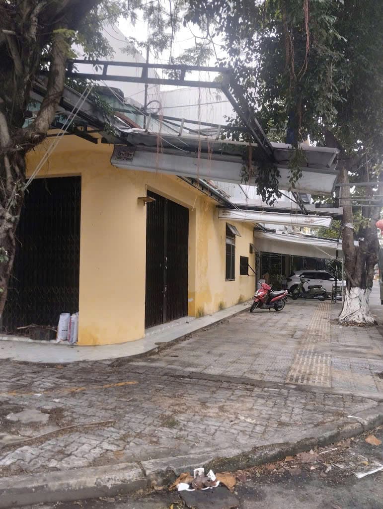 Mặt bằng kinh doanh hơn 100m2 tại Khúc Hạo góc 2 mặt tiền kd tất cả kể ăn uống - Ảnh 2