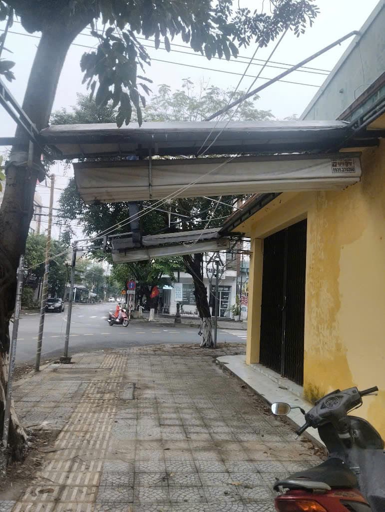 Mặt bằng kinh doanh hơn 100m2 tại Khúc Hạo góc 2 mặt tiền kd tất cả kể ăn uống - Ảnh 3