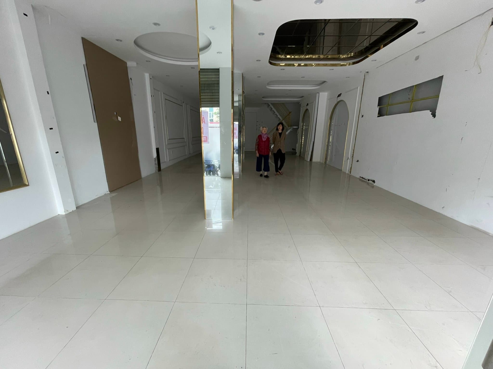 Nhà nguyên căn 3 tầng diện tích 130m2, phù hợp làm văn phòng hoặc kinh doanh Nguyễn Tri Phương ngay ngã 4 Nguyễn Văn Linh - Ảnh 3