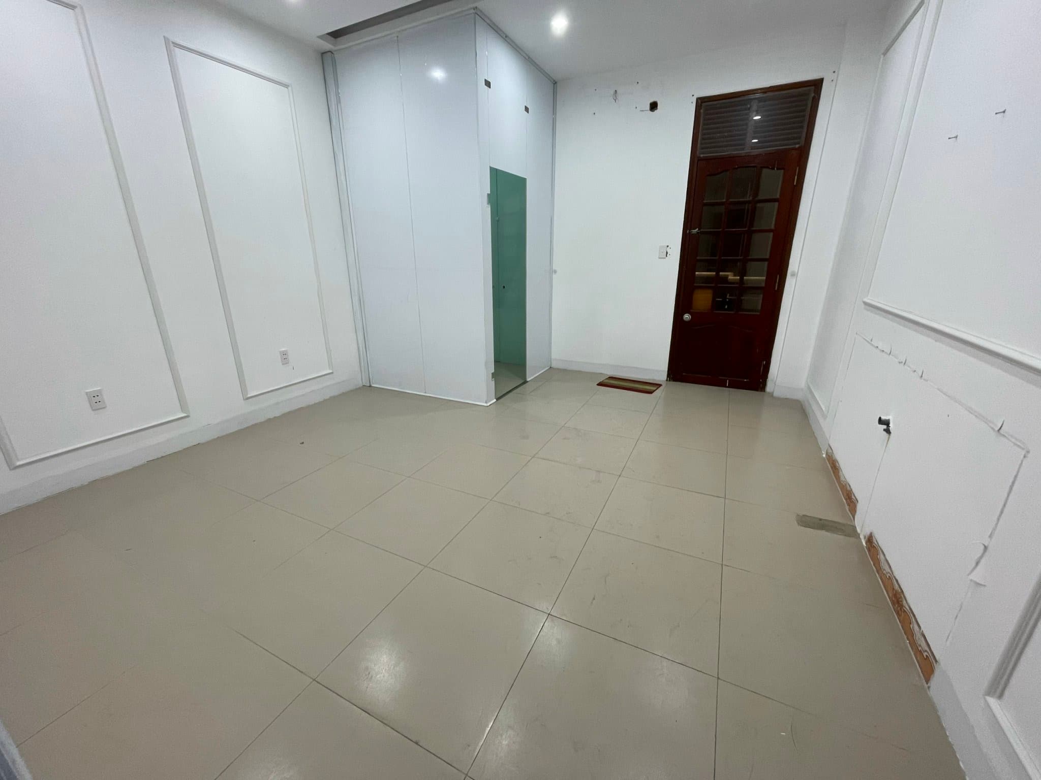 Nhà nguyên căn 3 tầng diện tích 130m2, phù hợp làm văn phòng hoặc kinh doanh Nguyễn Tri Phương ngay ngã 4 Nguyễn Văn Linh - Ảnh 9