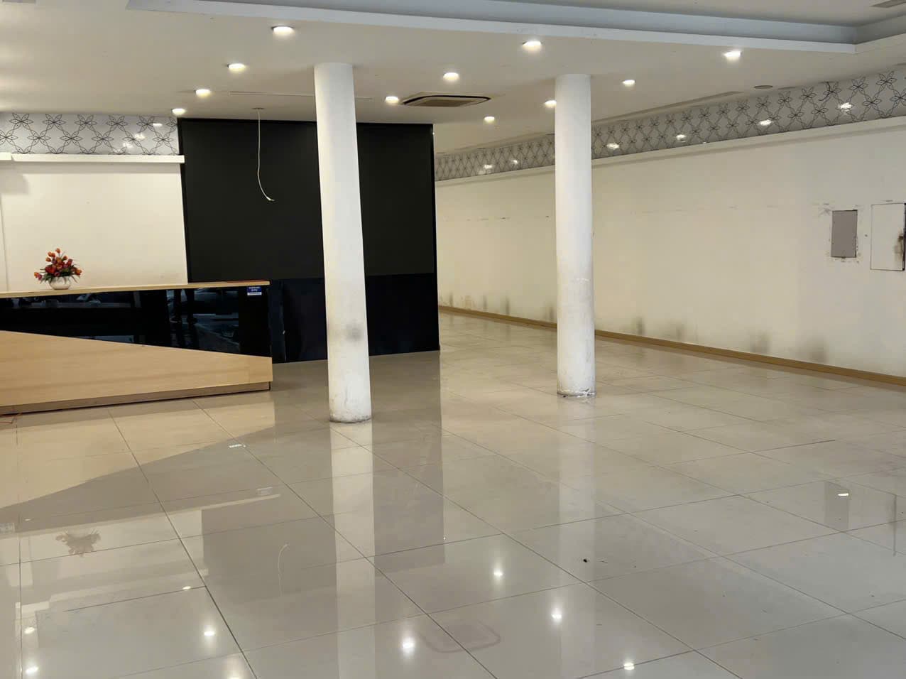 Nhà 5 tầng mặt tiền Nguyễn Văn Linh có thang máy, diện tích 225m2, phù hợp kinh doanh - Ảnh 2