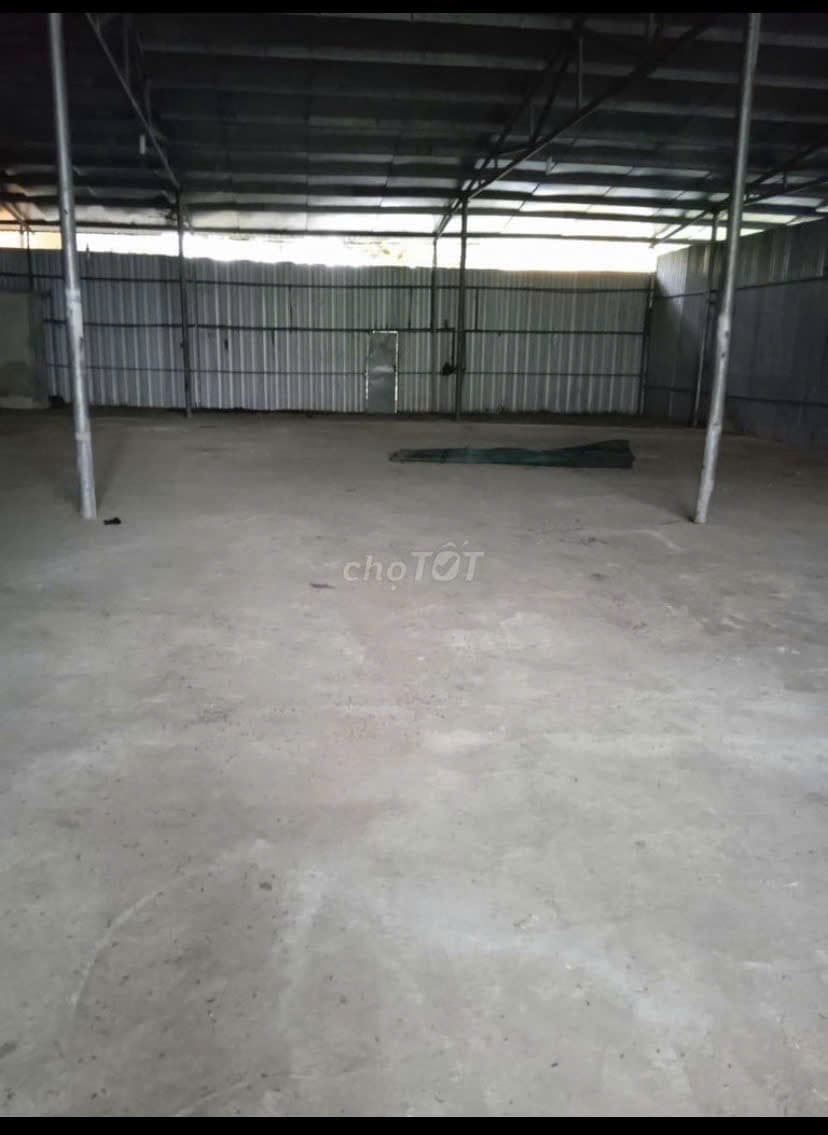 Kho 240m2 tại Đặng Phúc Thông, phù hợp lưu trữ hàng hóa - Ảnh 1