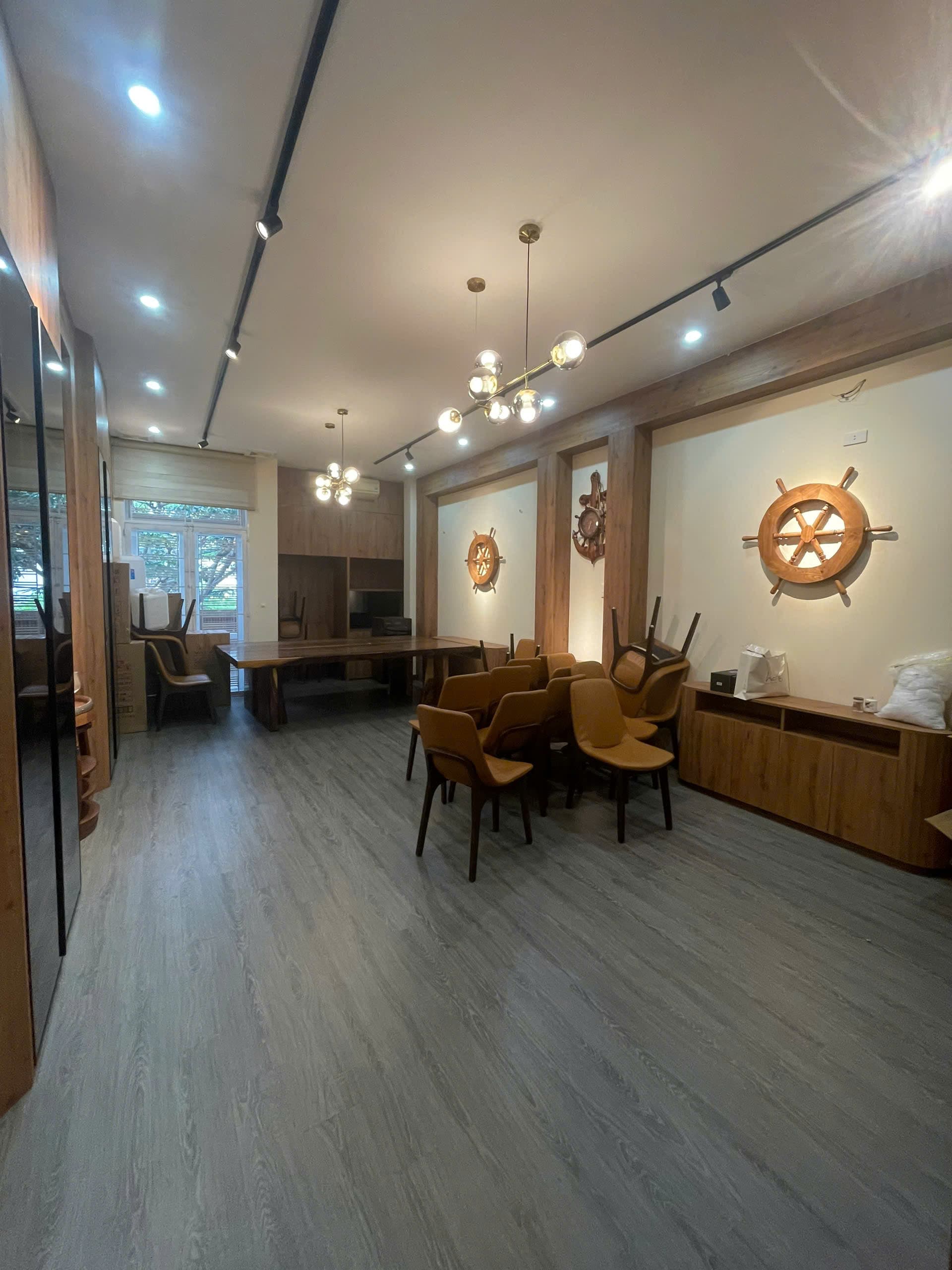 Nhà nguyên căn lê thanh nghị 3 tầng diện tích 4.5m x 19m, nội thất gỗ sàn, phù hợp ở và kinh doanh - Ảnh 2