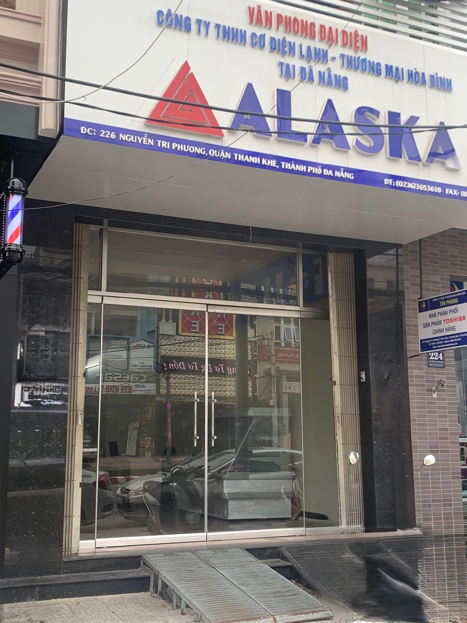 Nhà nguyên căn 3 tầng diện tích 140m2, mặt tiền 4,5m, phù hợp ở và kinh doanh - Ảnh 1