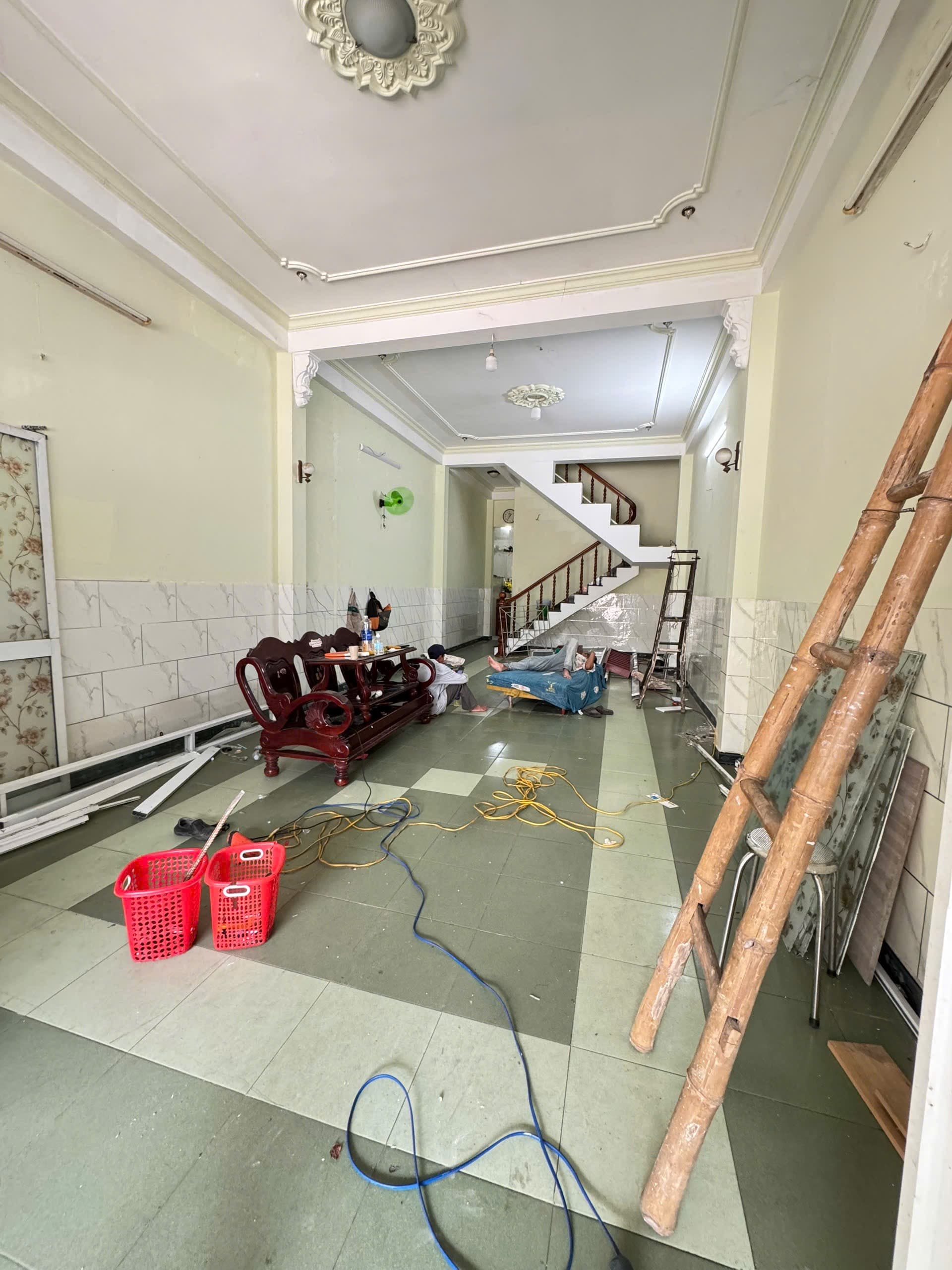 Nhà nguyên căn 3 tầng diện tích 4.5x18m phù hợp kinh doanh tại Lê Thanh Nghị - Ảnh 1