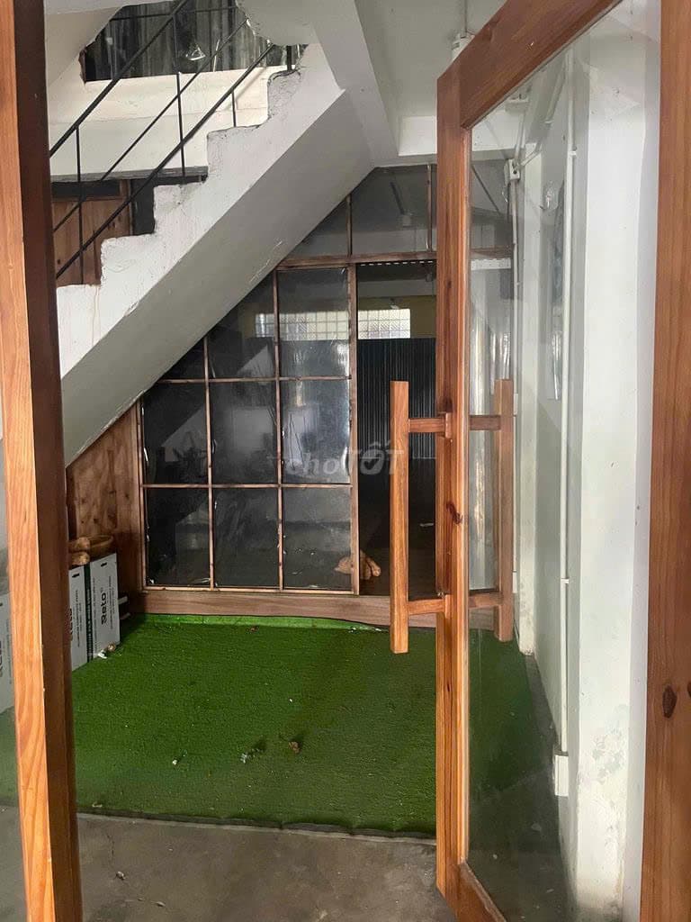 Nhà nguyên căn 3 tầng trung tâm, diện tích 80m2, phù hợp kinh doanh cà phê và văn phòng - Ảnh 1