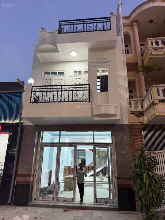 Nhà nguyên căn 3 tầng Nguyễn Tất Thành - Ảnh 1