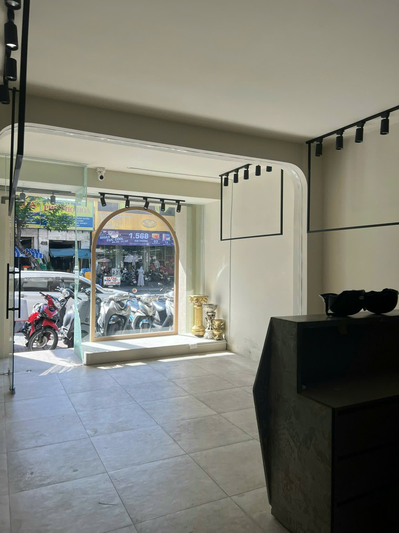 Nhà nguyên căn 3 tầng trống suốt tại Lê Duẩn - Ảnh 2